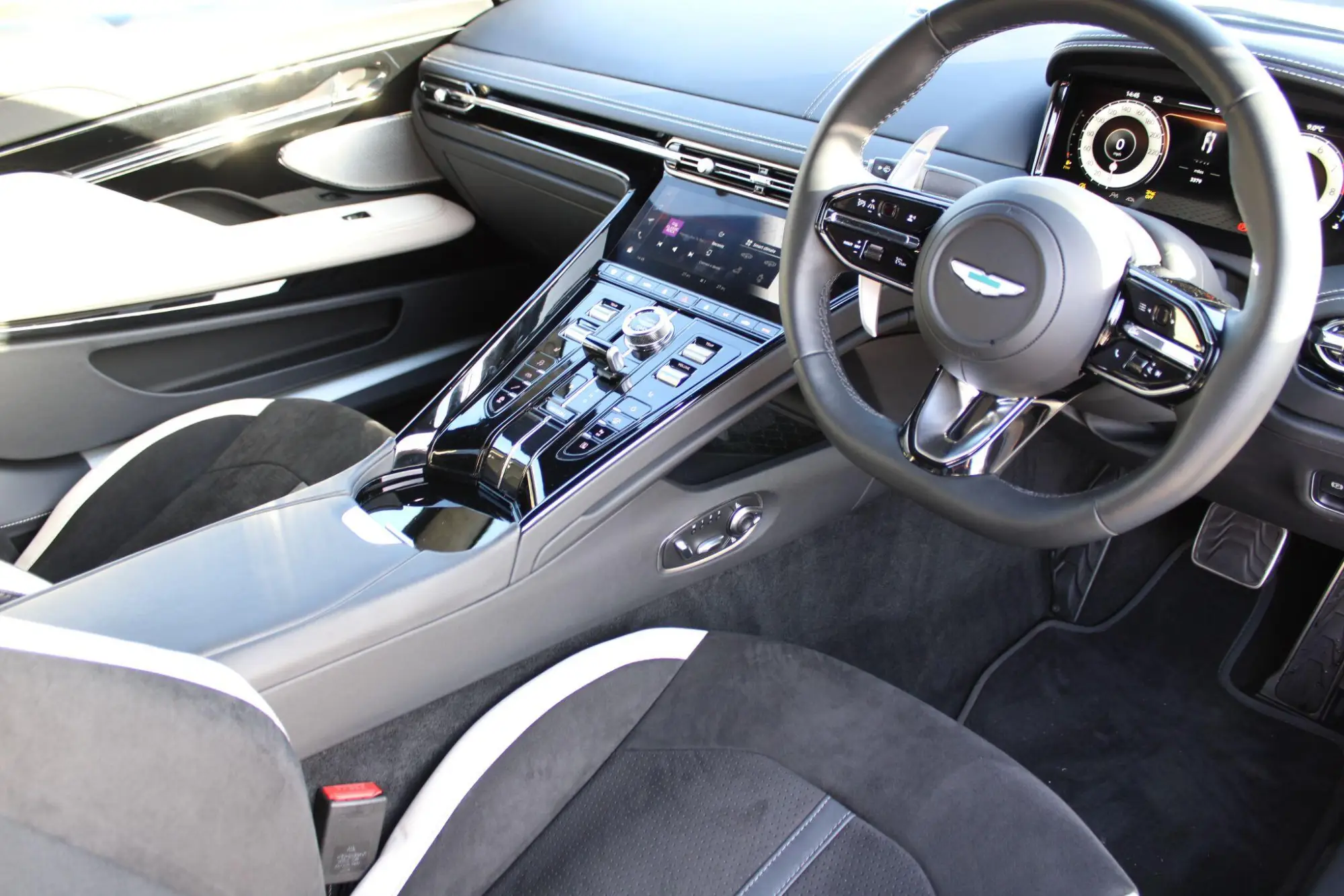 Aston Martin DB12 4.0 V8 Auto Euro 6 (s/s) 2dr NC73XLM Image 3