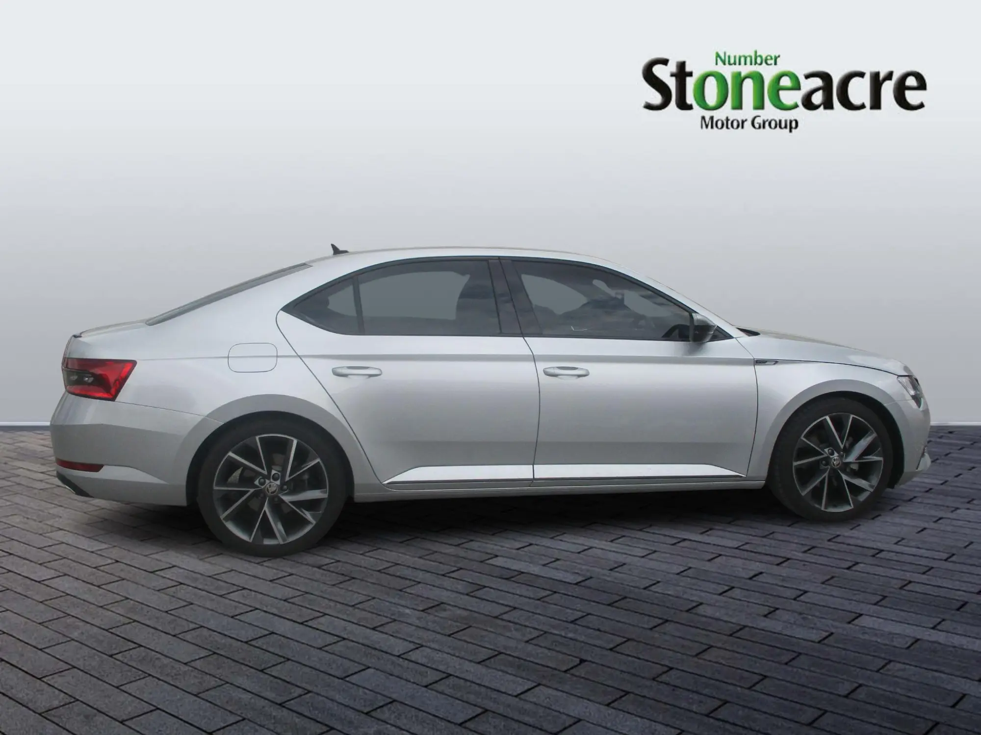 Skoda Superb 2.0 TDI SportLine Plus DSG Euro 6 (s/s) 5dr KV24HRX Image 2