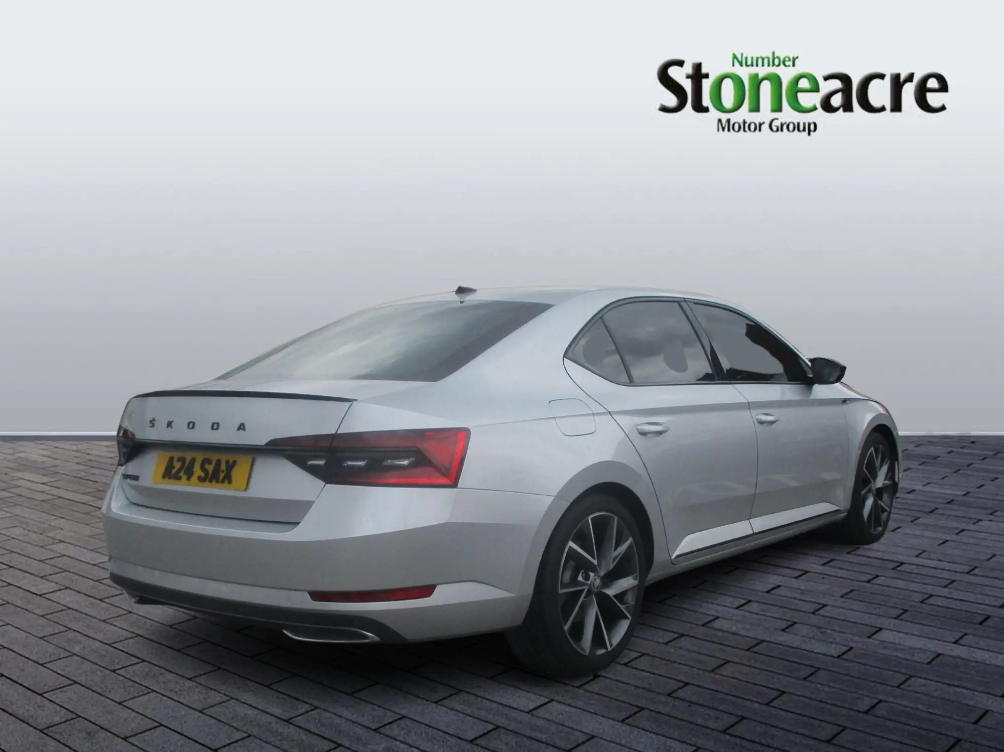 Skoda Superb 2.0 TDI SportLine Plus DSG Euro 6 (s/s) 5dr KV24HRX Image 3