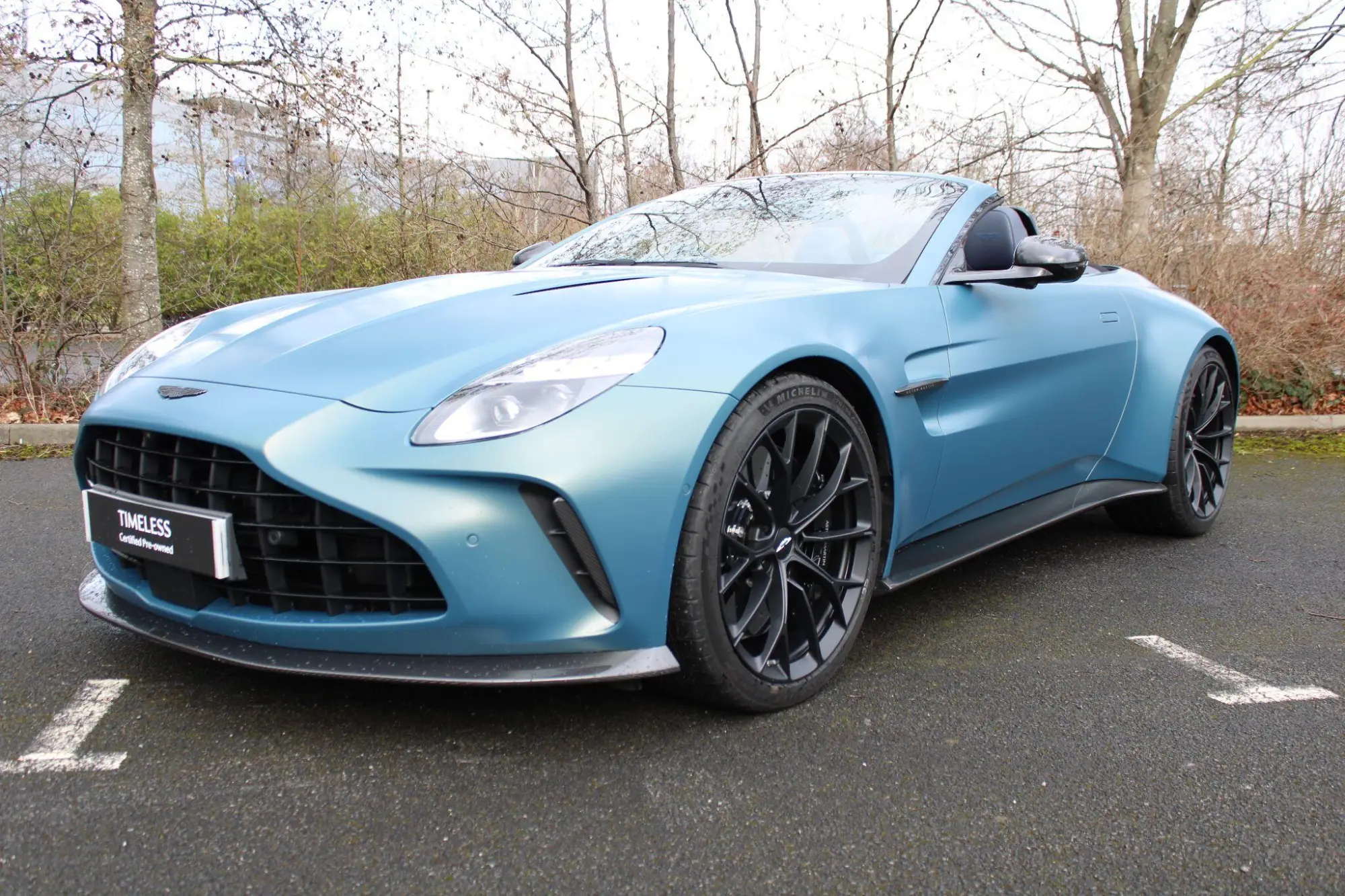 Aston Martin Vantage Roadster Image 3