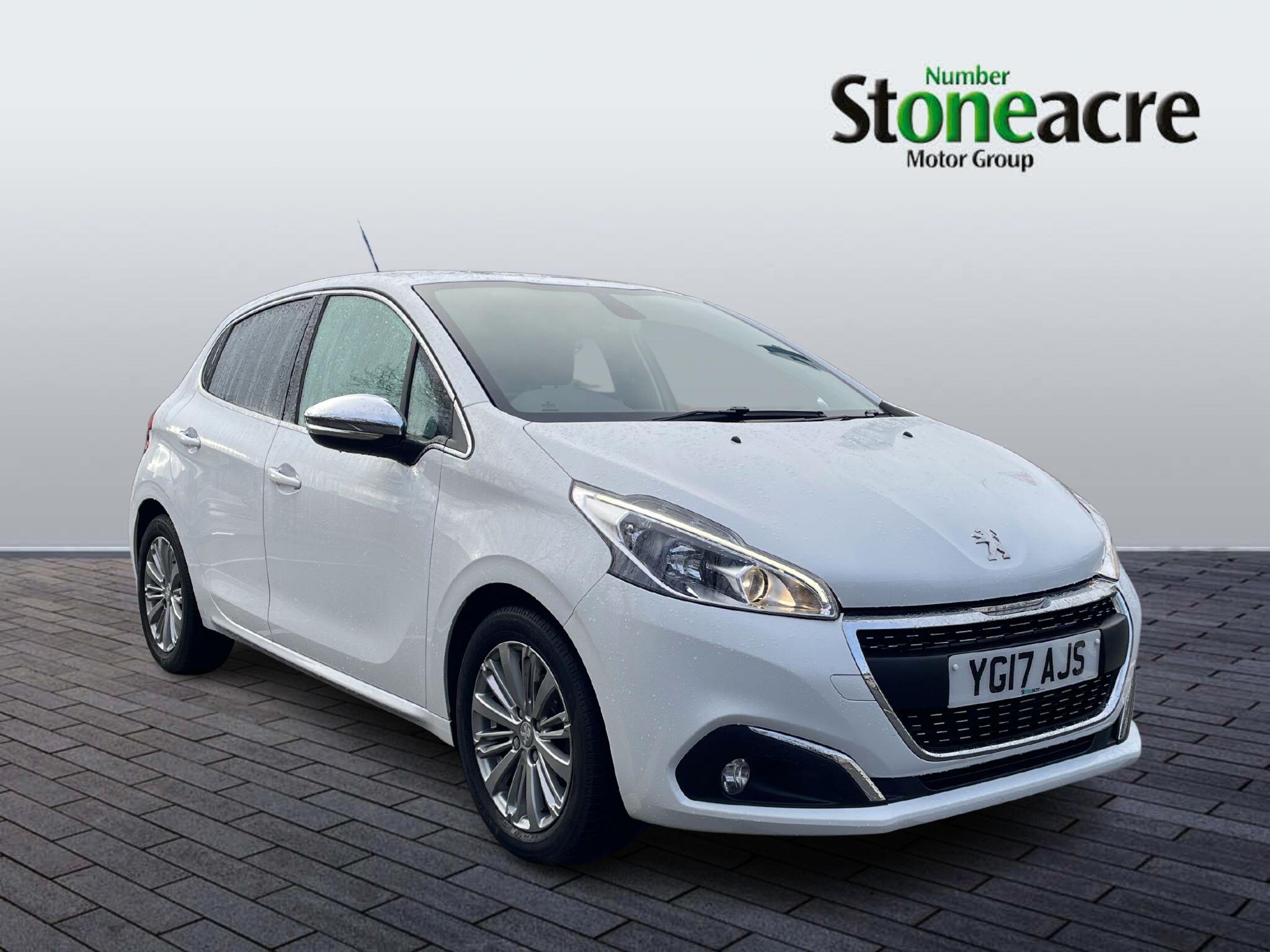 Peugeot 208 1.2 PureTech Allure Hatchback 5dr Petrol Manual Euro 6 (82 ps) YG17AJS Image 1