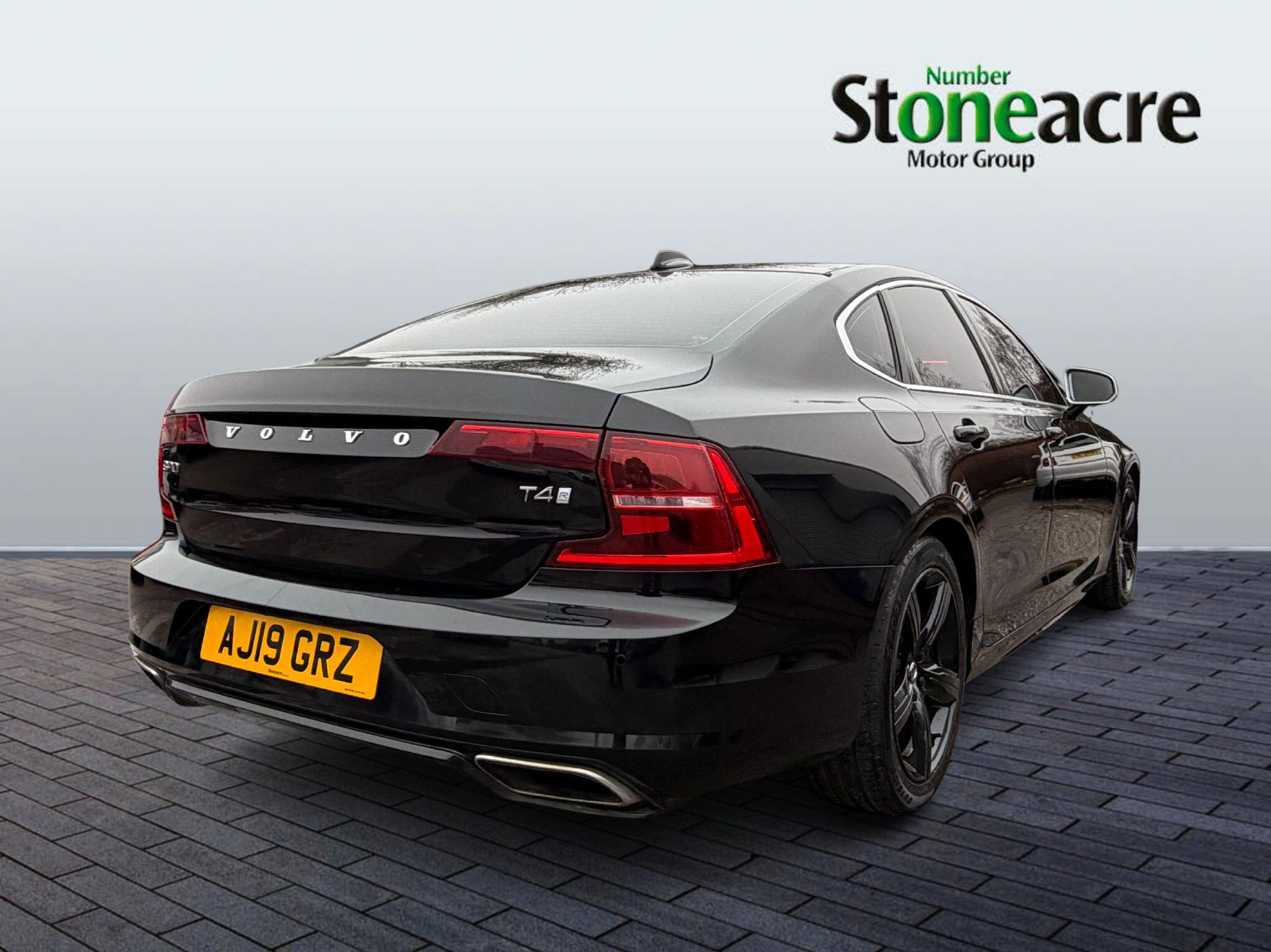 Volvo S90 2.0 T4 R-Design Plus Auto Euro 6 (s/s) 4dr AJ19GRZ Image 3