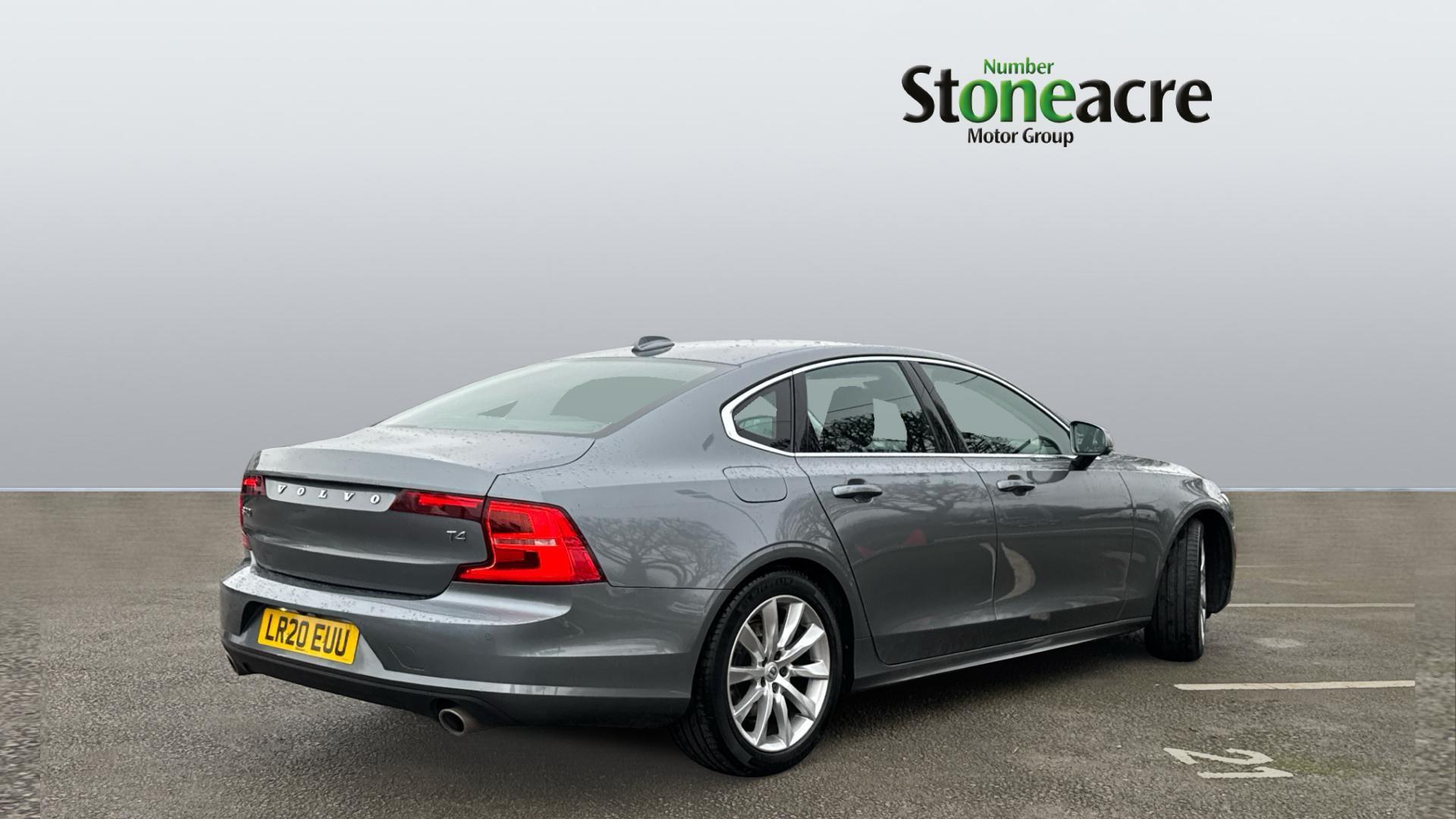 Volvo S90 2.0 T4 Momentum Plus 4dr Geartronic LR20EUU Image 2