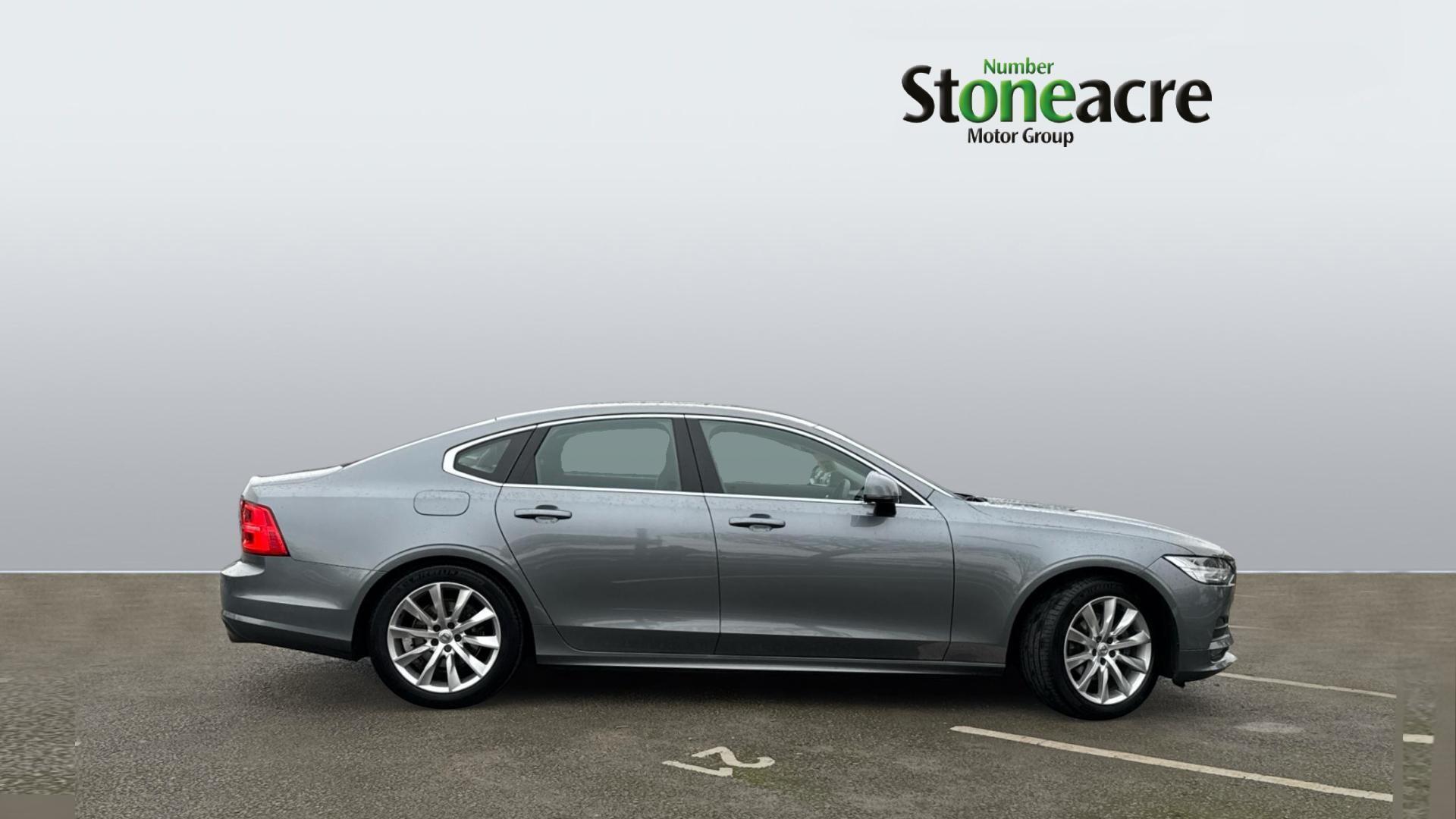 Volvo S90 2.0 T4 Momentum Plus 4dr Geartronic LR20EUU Image 3