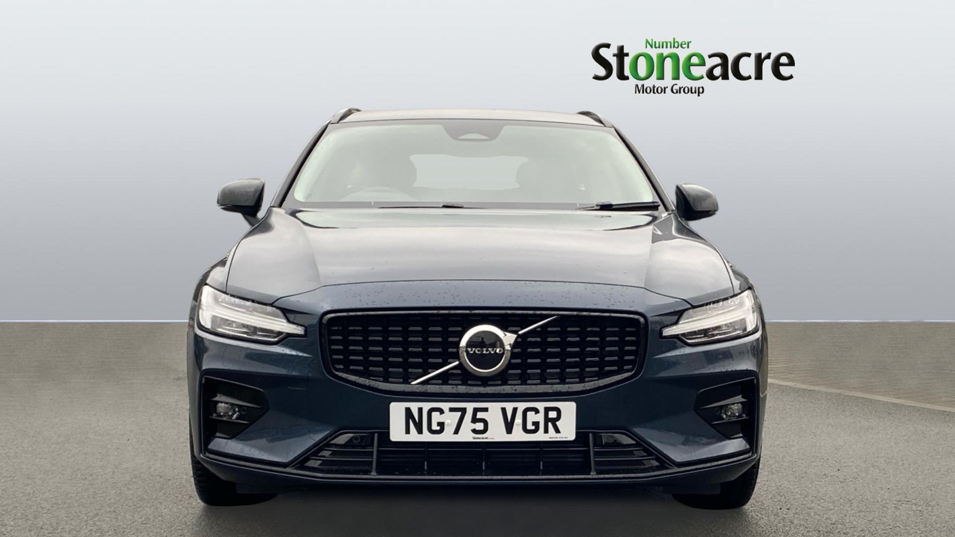 Volvo V60 2.0 B4 MHEV Plus DCT Auto Euro 6 (s/s) 5dr NG75VGR Image 2