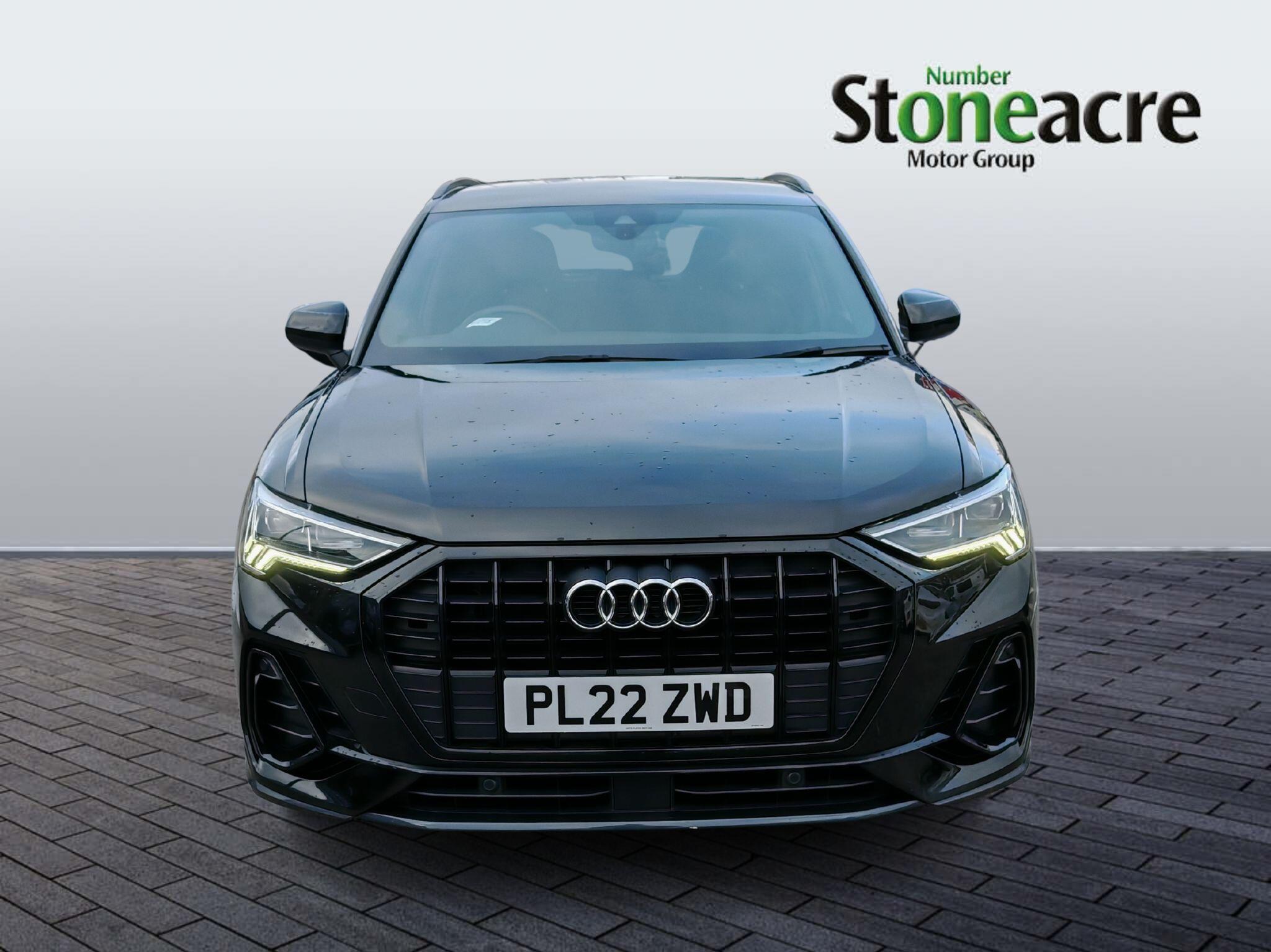 Audi Q3 1.5 TFSI CoD 35 Black Edition S Tronic Euro 6 (s/s) 5dr PL22ZWD Image 2