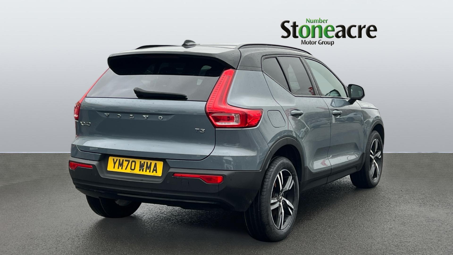 Volvo XC40 R-Design T3 (163 hp) Manual YM70WMA Image 2