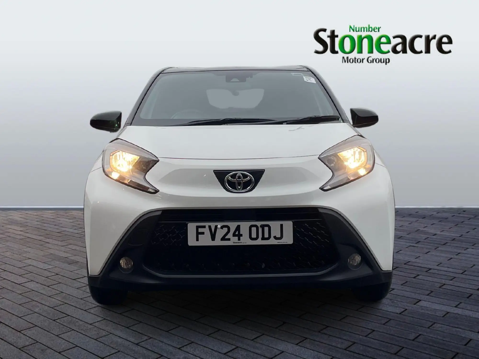 Toyota Aygo X 1.0 VVT-i Edge 5dr FV24ODJ Image 2