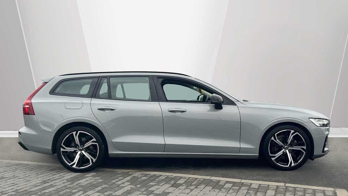 Volvo V60 2.0 B4 MHEV Plus DCT Auto Euro 6 (s/s) 5dr RF74AHK Image 3