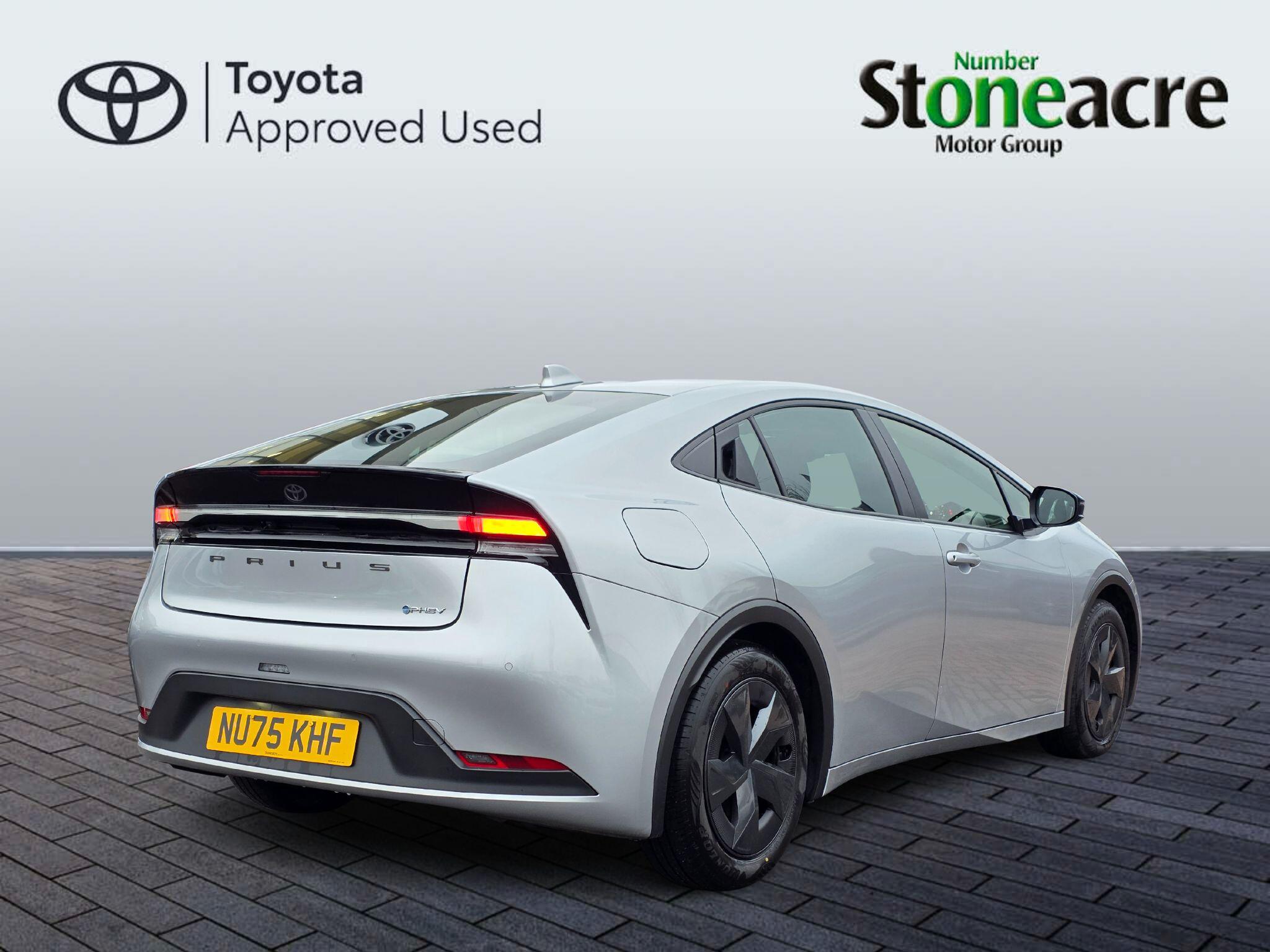 Toyota Prius Plug-in Hybrid 2.0 13.6 kWh Design CVT Euro 6 (s/s) 5dr NU75KHF Image 2