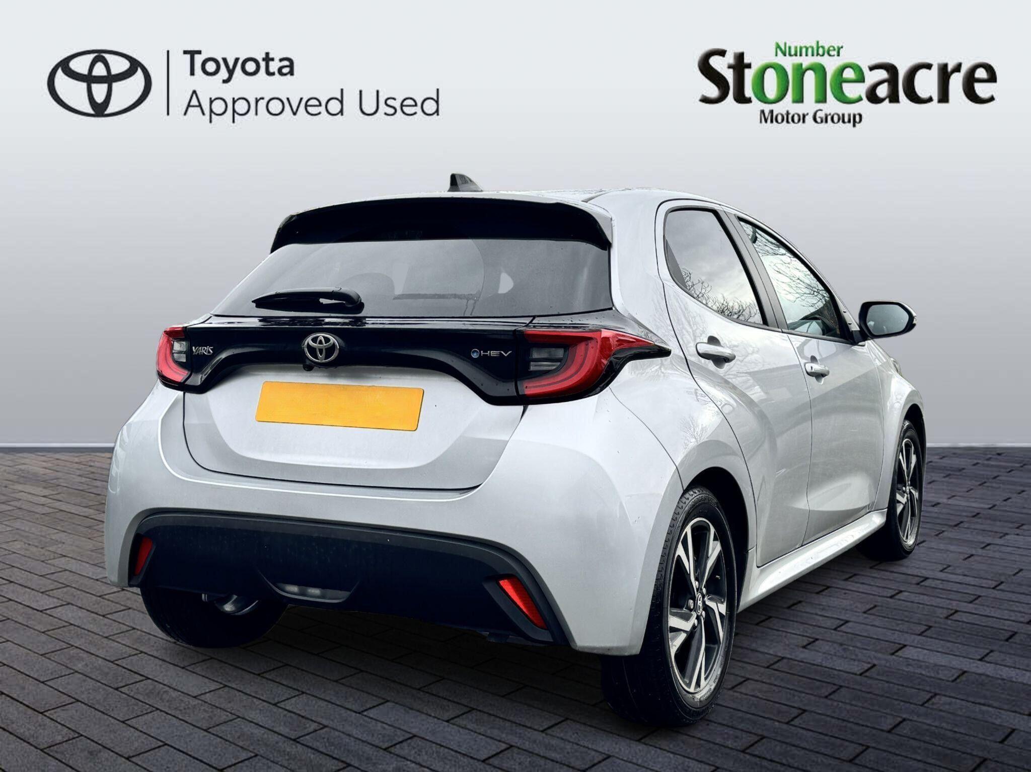 Toyota Yaris 1.5 Hybrid Design 5dr CVT NU75EOD Image 3