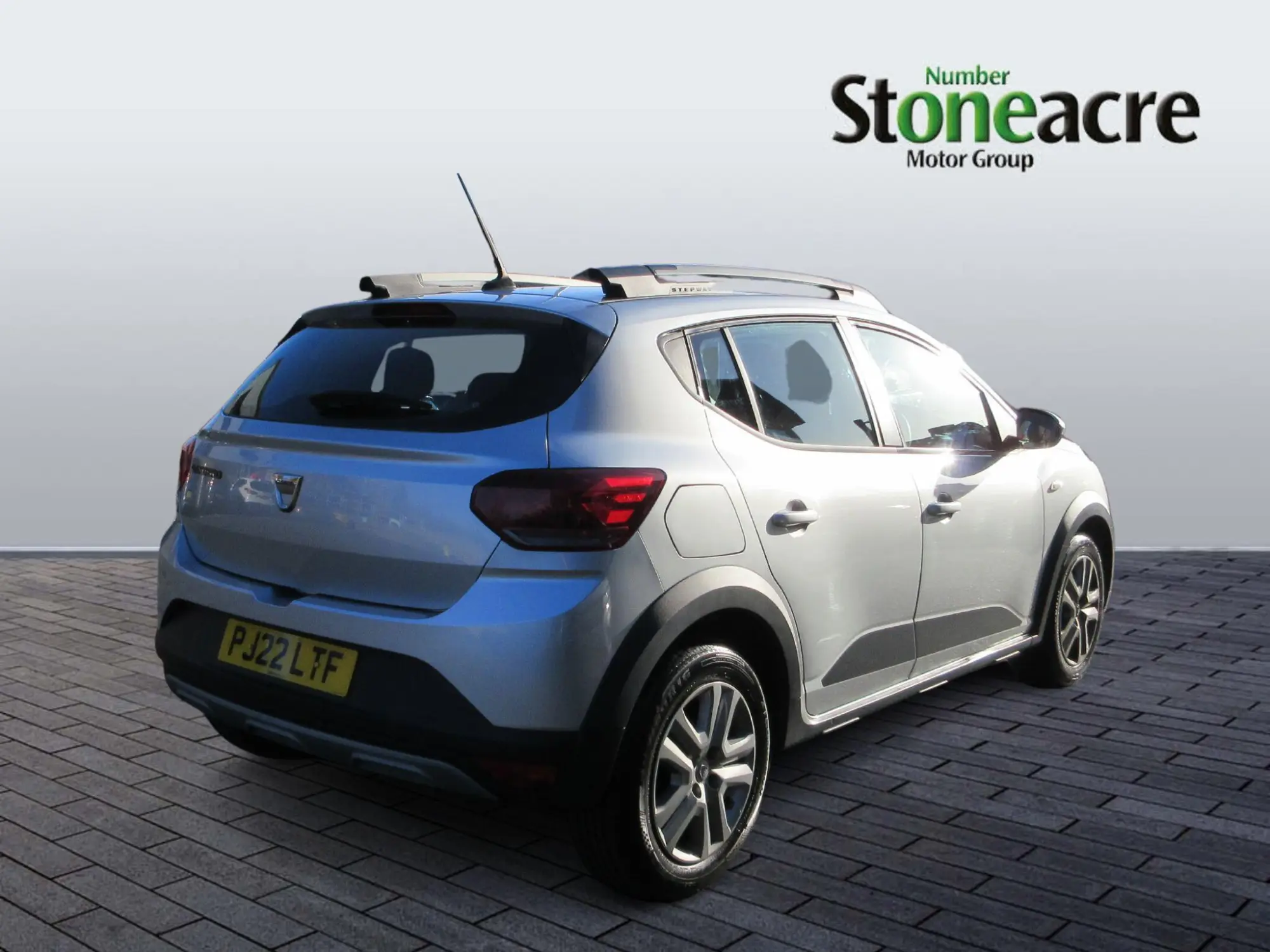 Dacia Sandero Stepway 1.0 TCe Comfort 5dr PJ22LTF Image 3