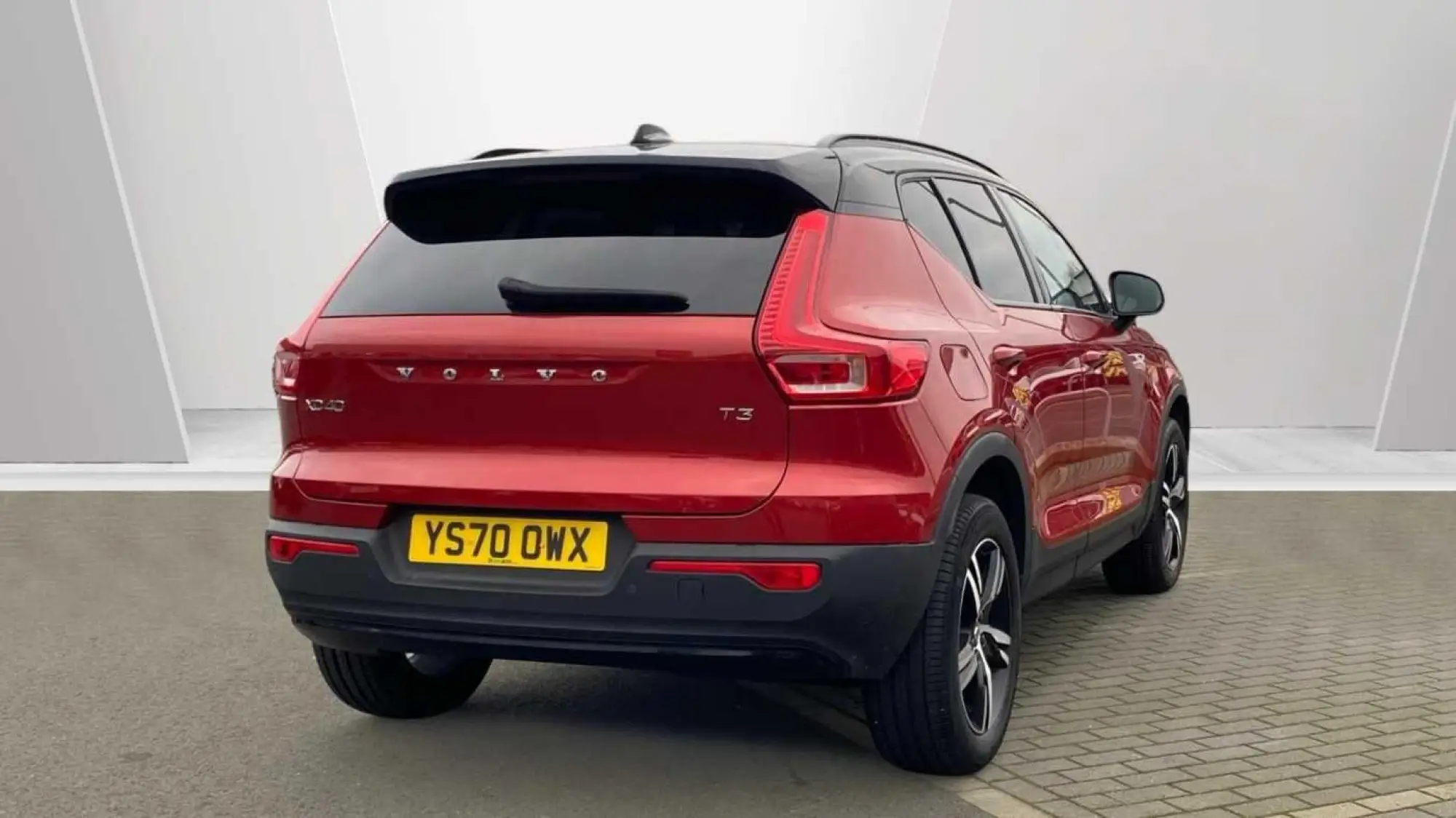 Volvo XC40 R-Design T3 (163 hp) Manual YS70OWX Image 2