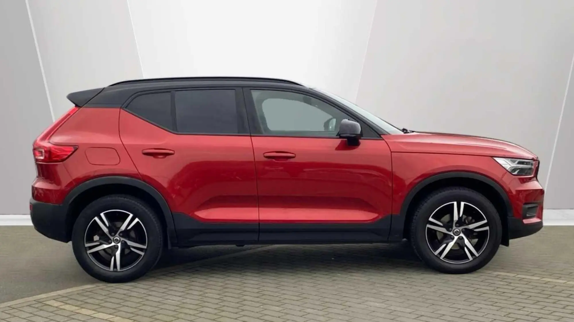 Volvo XC40 R-Design T3 (163 hp) Manual YS70OWX Image 3