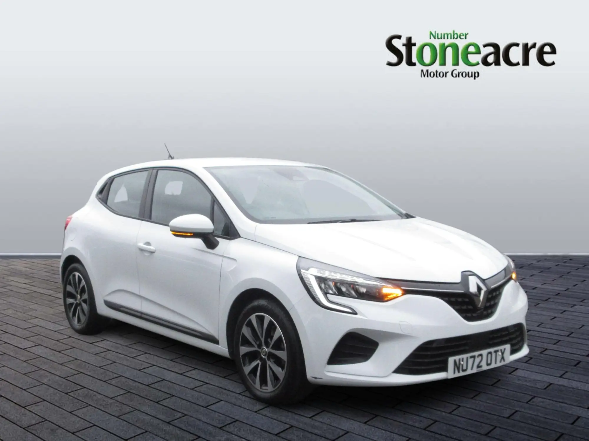 Renault Clio 1.6 E-TECH Iconic Edition Auto Euro 6 (s/s) 5dr NU72OTX Image 1