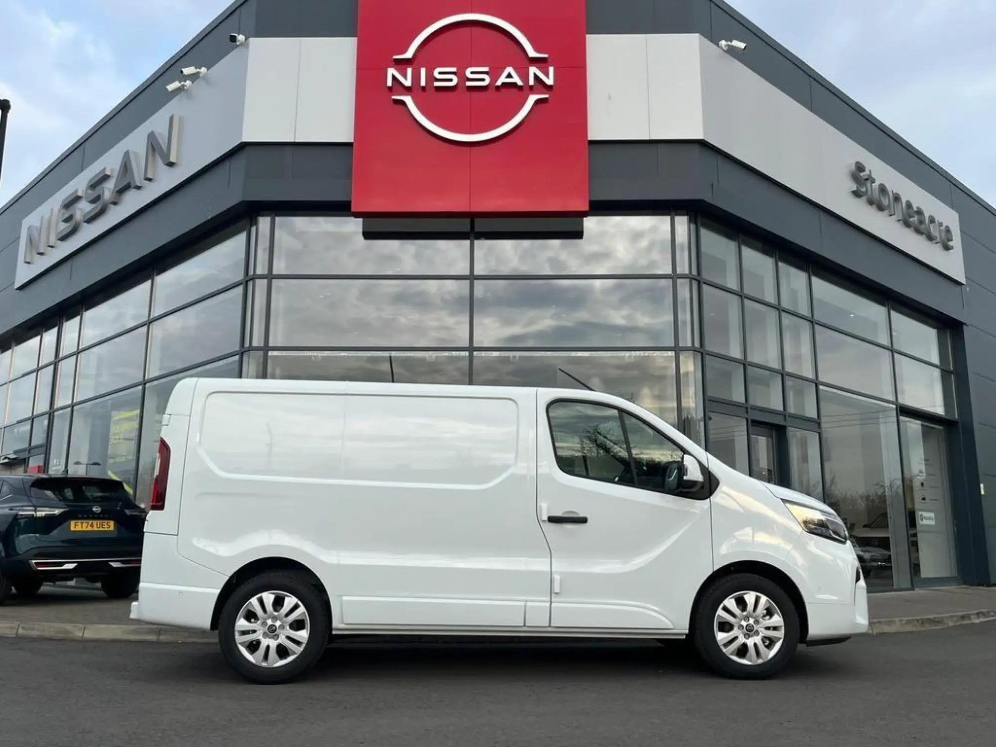 Nissan Primastar 2.0 dCi 30 Tekna L1 Euro 6 (s/s) 5dr Image 2