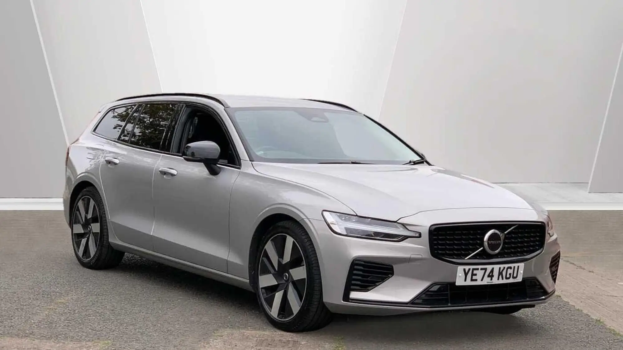 Volvo V60 Plug-In Hybrid 2.0 T6 18.8kWh Plus Auto AWD Euro 6 (s/s) 5dr YE74KGU Image 1