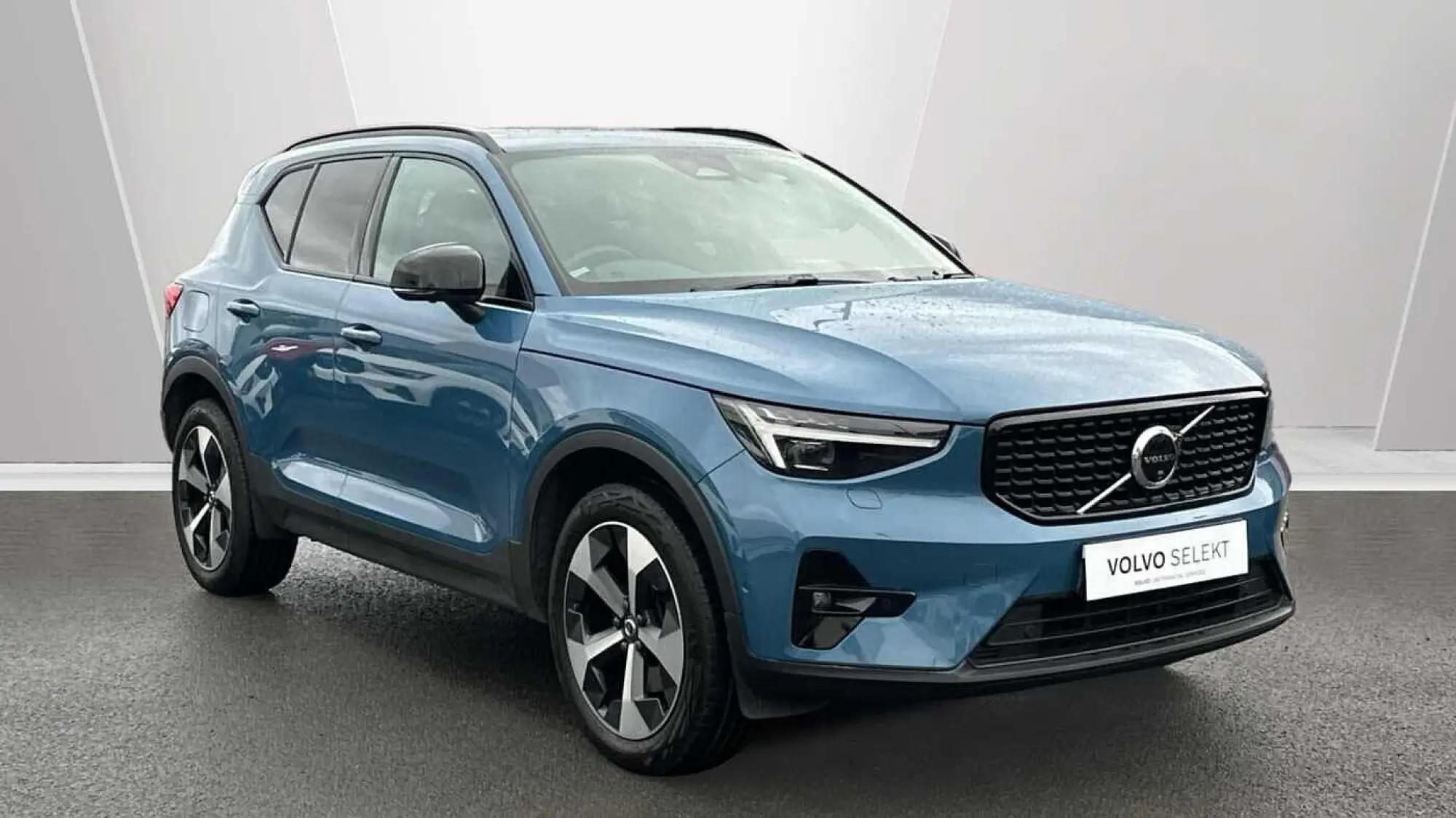 Volvo XC40 Ultimate Dark B3 (163 hp) YE73AYF Image 1