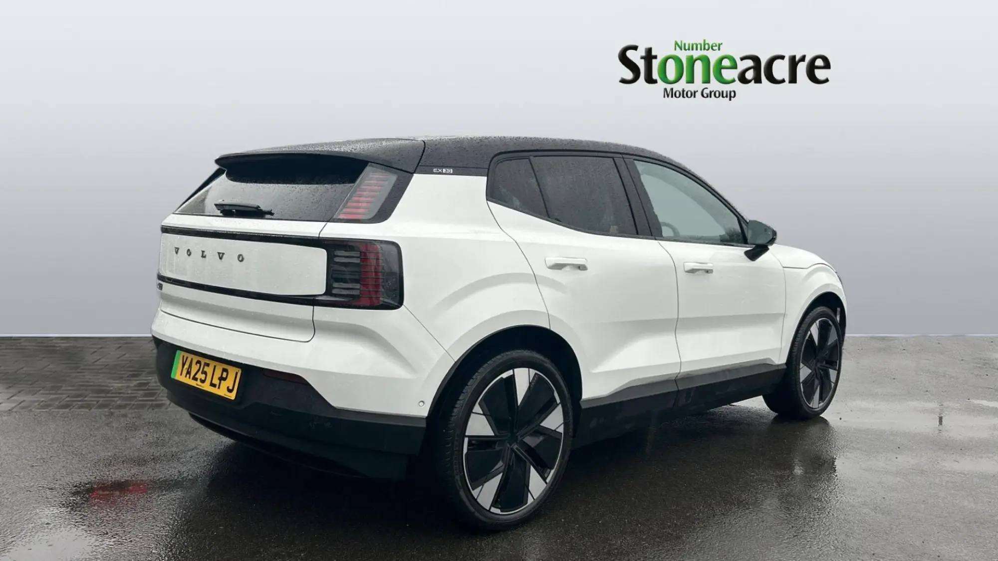 Volvo EX30 Single Motor Extended Range 69kWh Ultra Auto 5dr YA25LPJ Image 2