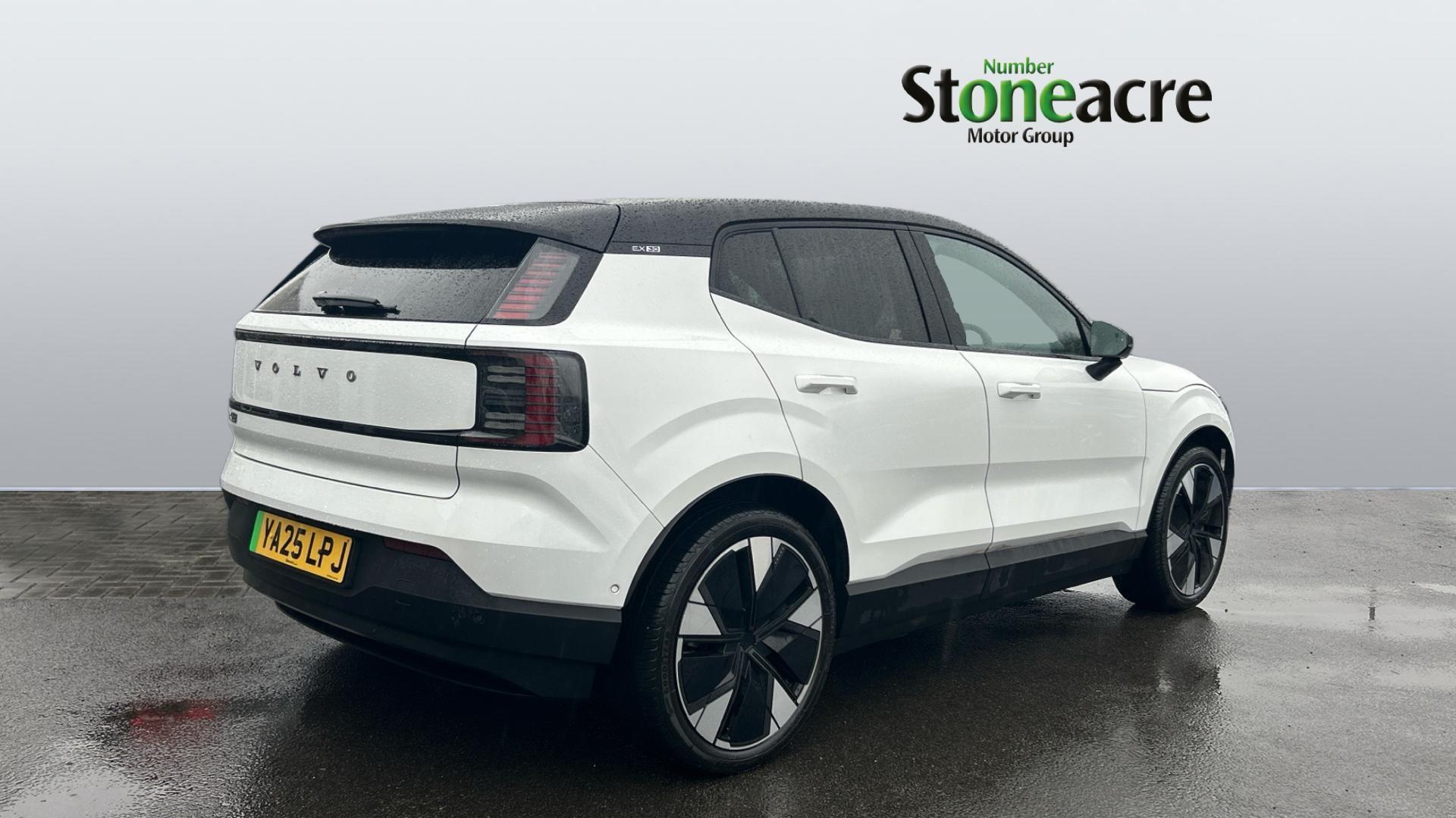 Volvo EX30 Single Motor Extended Range 69kWh Ultra Auto 5dr YA25LPJ Image 2