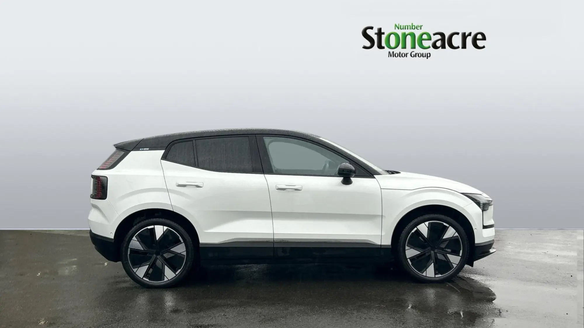 Volvo EX30 Single Motor Extended Range 69kWh Ultra Auto 5dr YA25LPJ Image 3