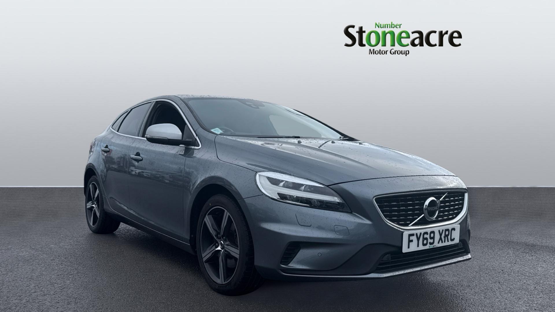 Volvo V40 2.0 T2 R-Design Edition Euro 6 (s/s) 5dr FY69XRC Image 1
