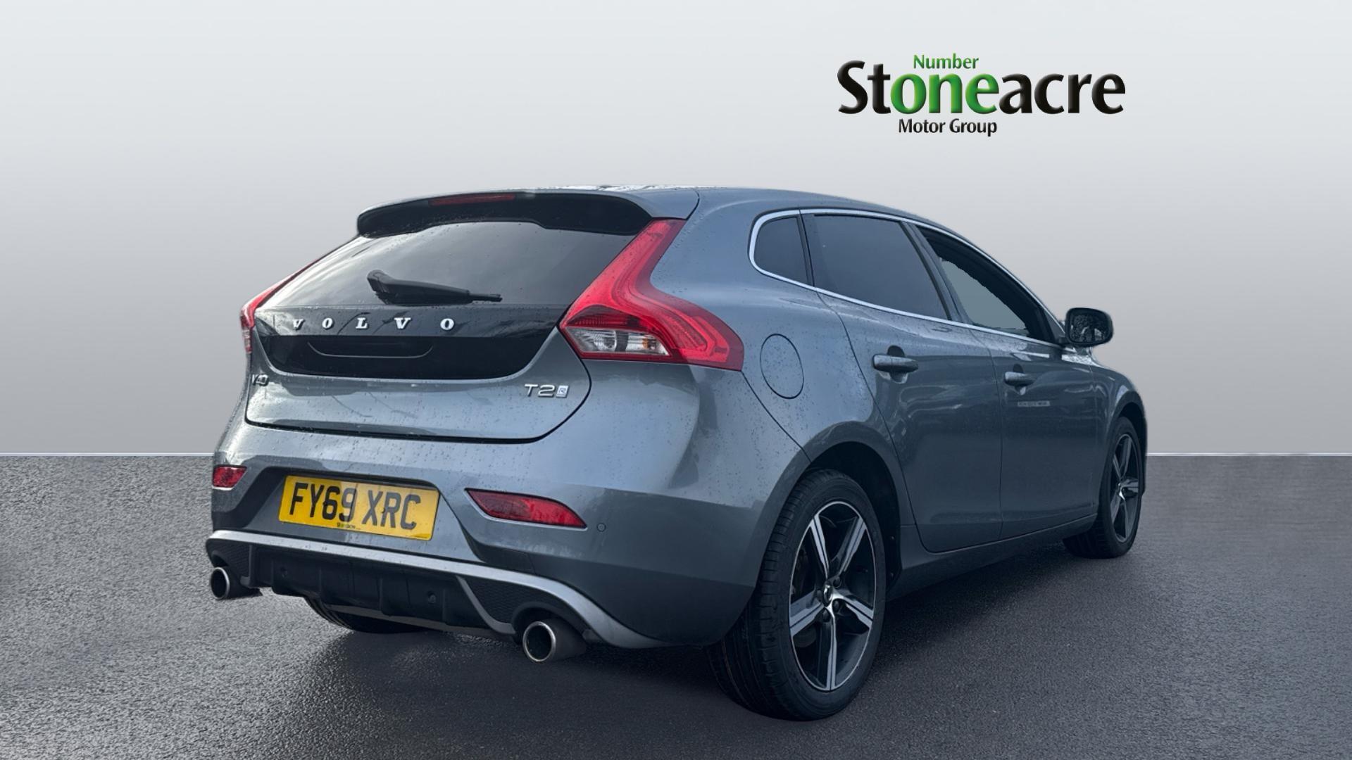 Volvo V40 2.0 T2 R-Design Edition Euro 6 (s/s) 5dr FY69XRC Image 2