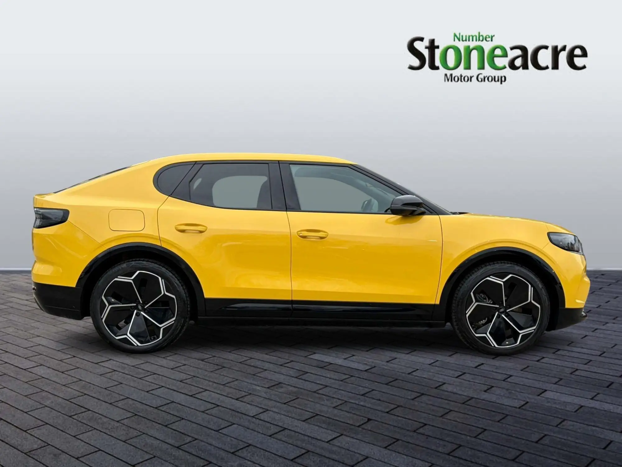 Ford Capri Extended Range 77kWh Premium Auto 5dr YF75TZB Image 2