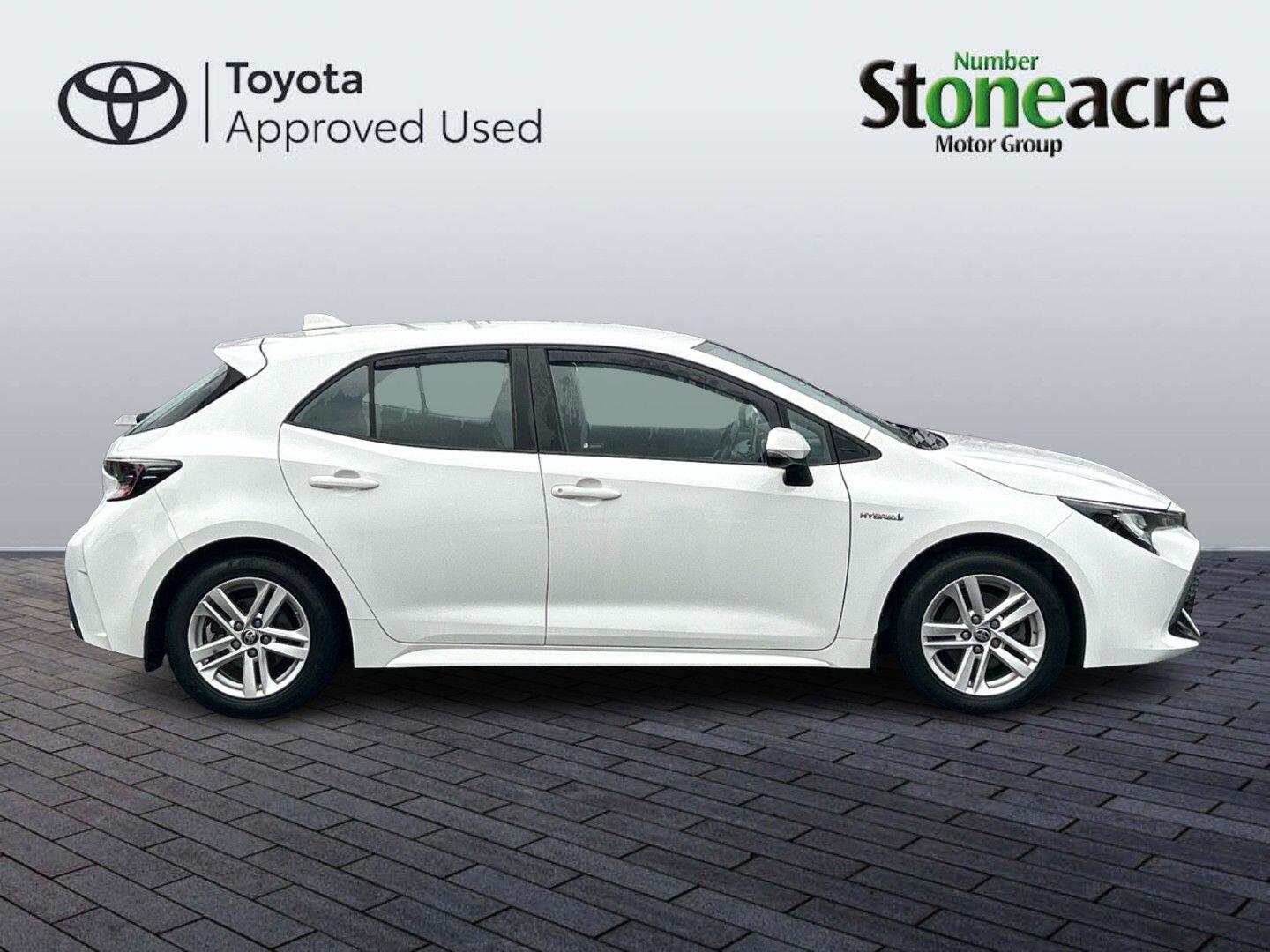 Toyota Corolla Hatchback 1.8 VVT-i Hybrid Icon 5dr CVT NL71WVT Image 2