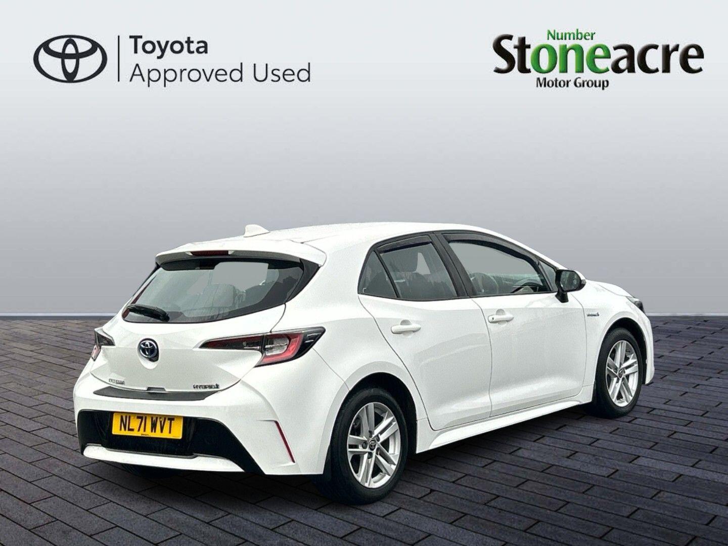 Toyota Corolla Hatchback 1.8 VVT-i Hybrid Icon 5dr CVT NL71WVT Image 3