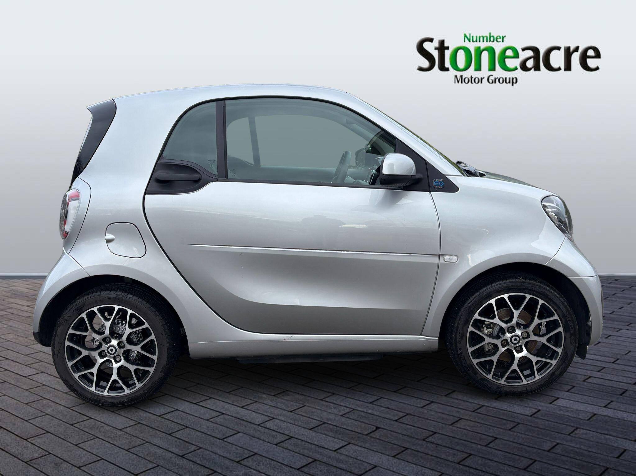 Smart FORTWO 17.6kWh Exclusive Auto 2dr (22kW Charger) SK21HCR Image 2