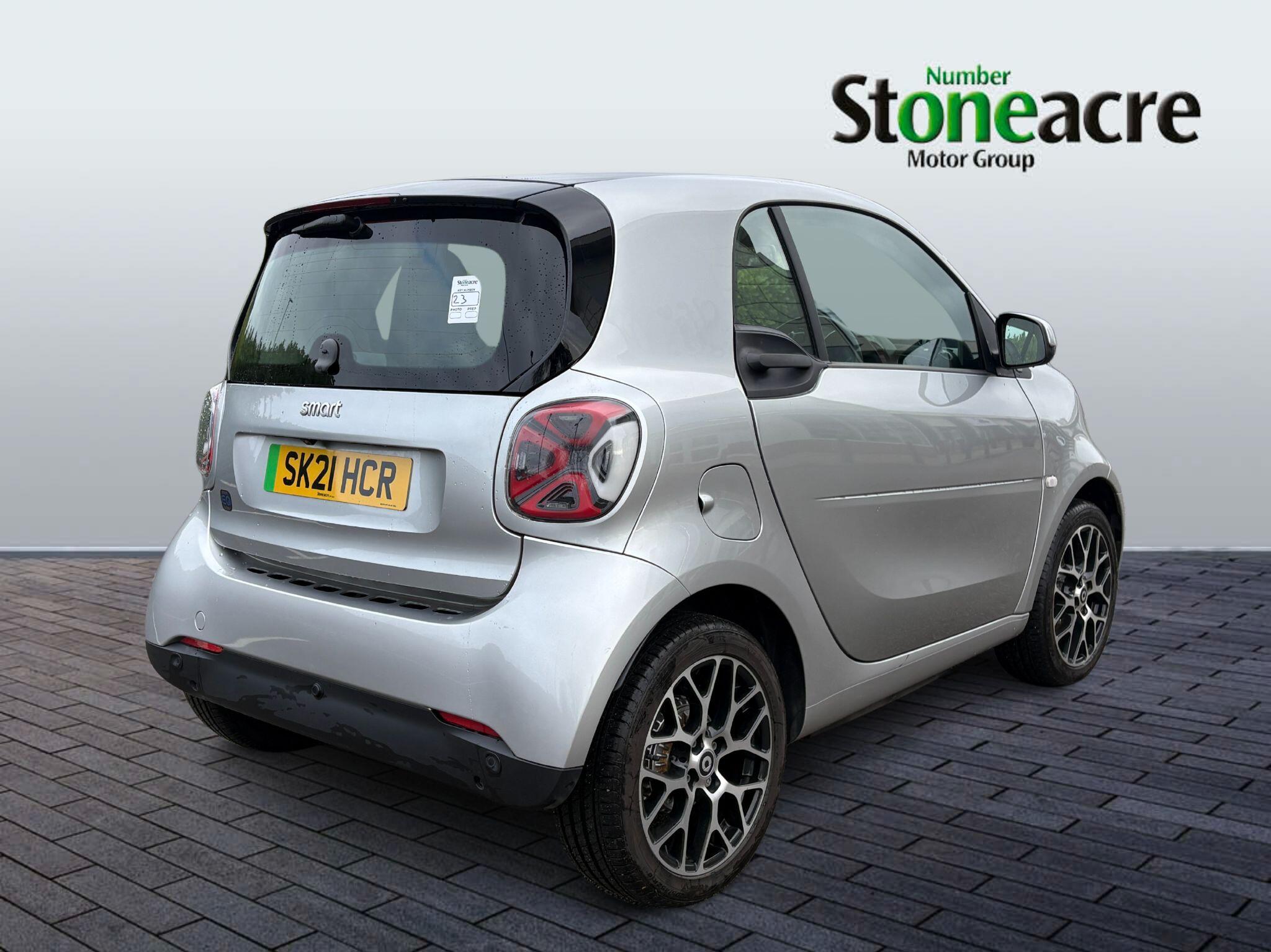 Smart FORTWO 17.6kWh Exclusive Auto 2dr (22kW Charger) SK21HCR Image 3