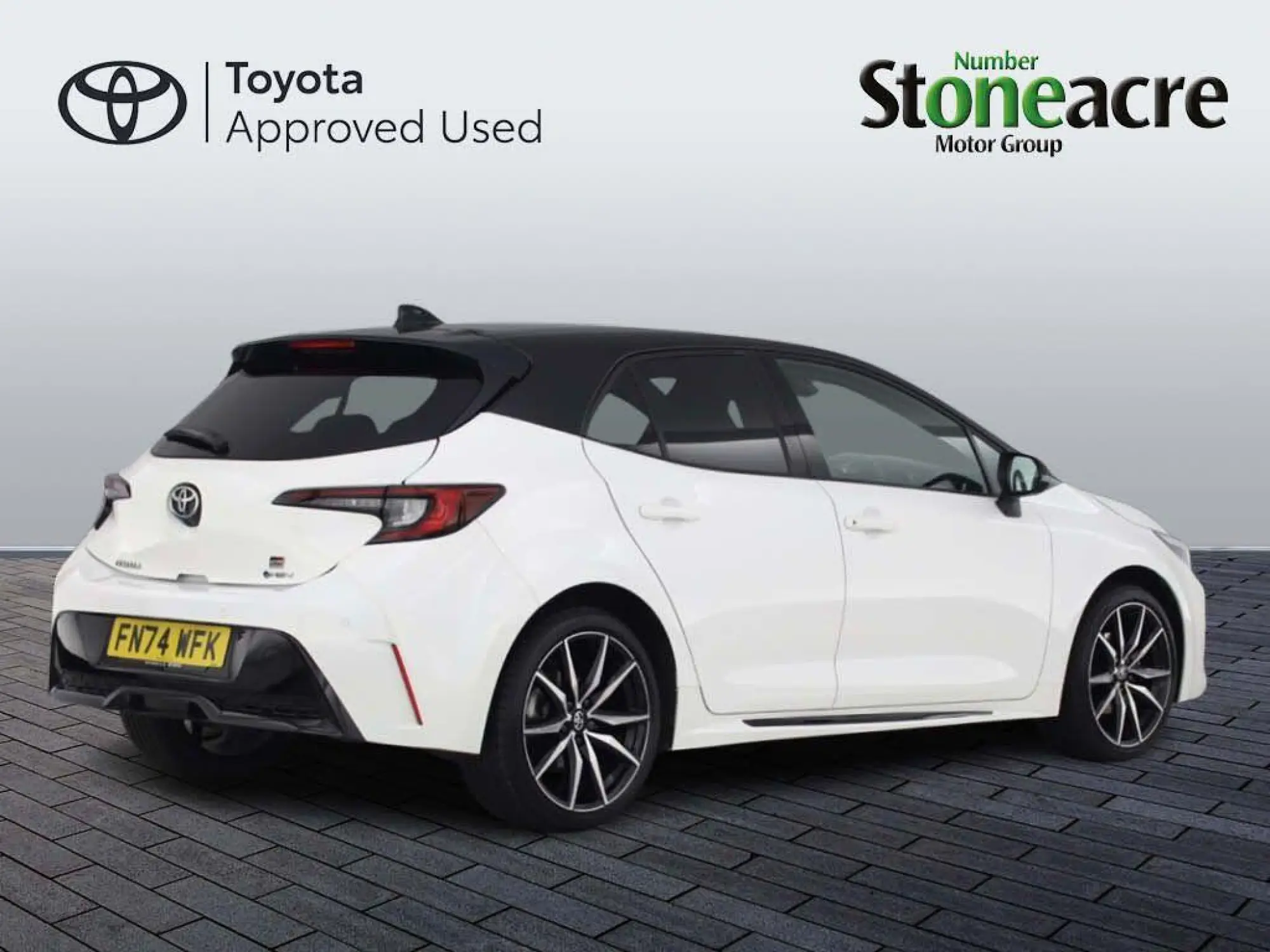 Toyota Corolla Hatchback Image 2