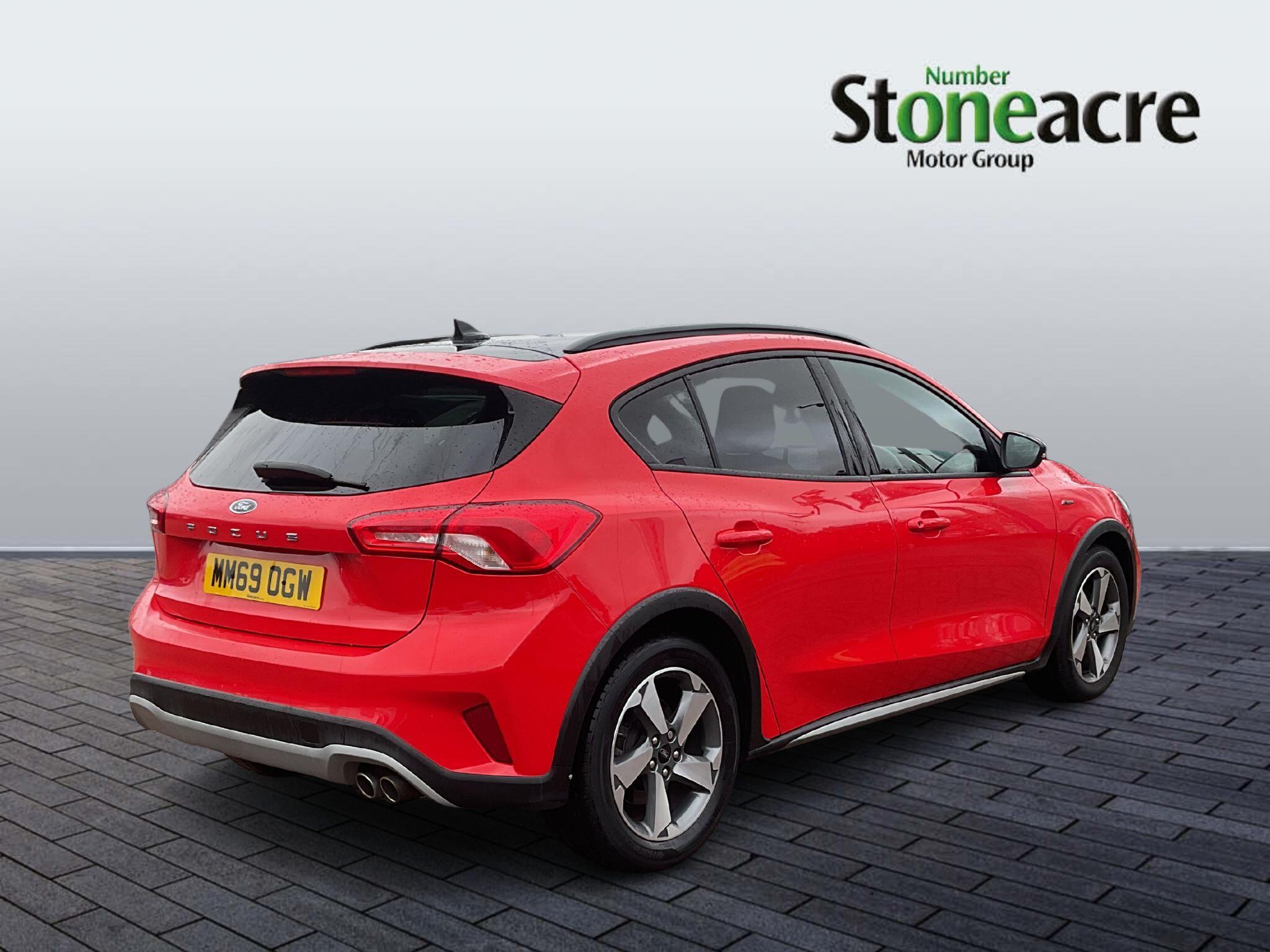 Ford Focus 1.0 EcoBoost 125 Active 5dr MM69OGW Image 3