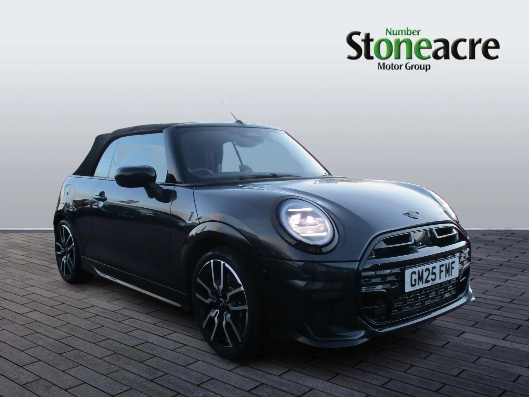 MINI Cooper Convertible Image 1