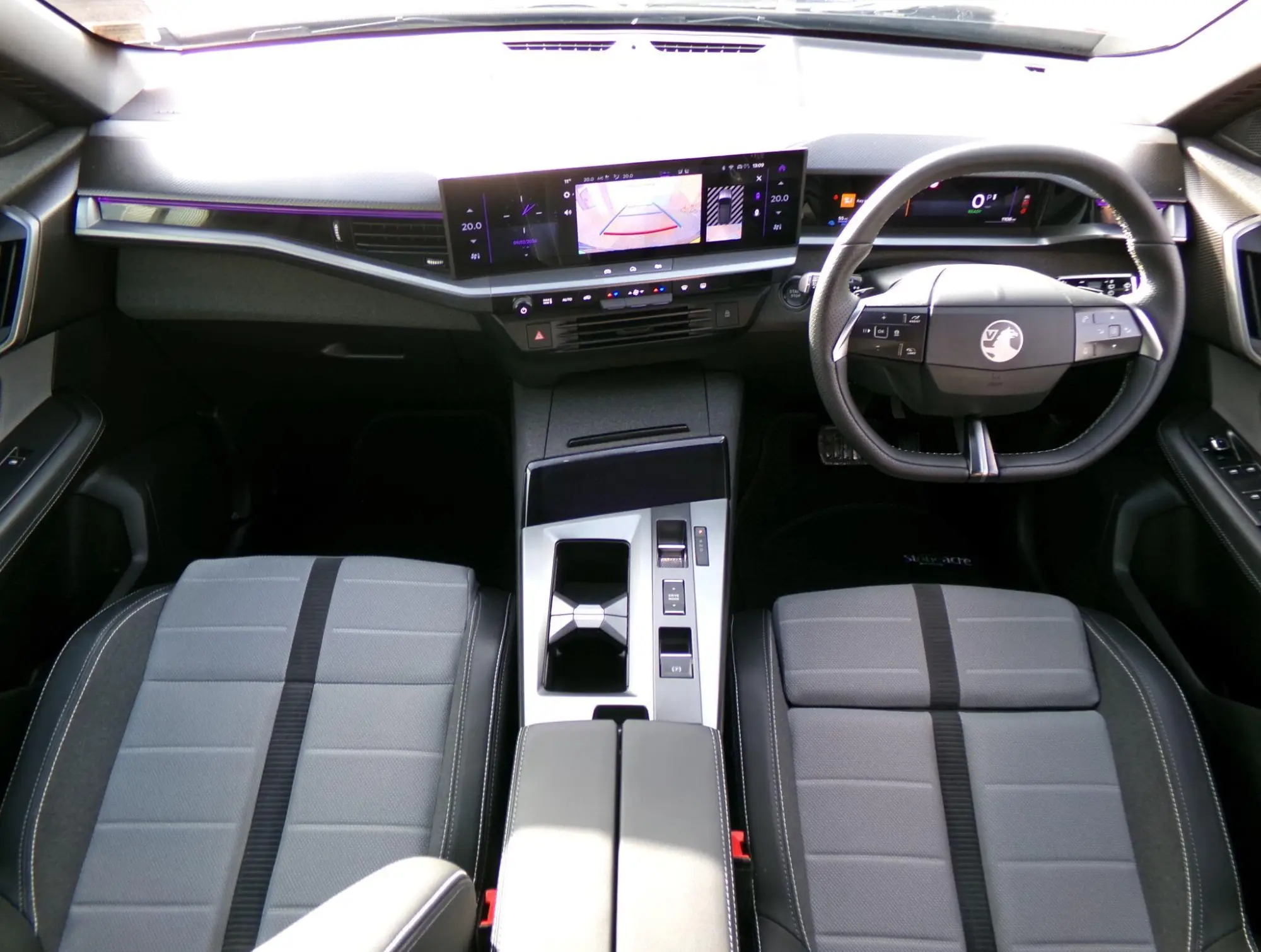 Vauxhall Grandland Electric Image 12