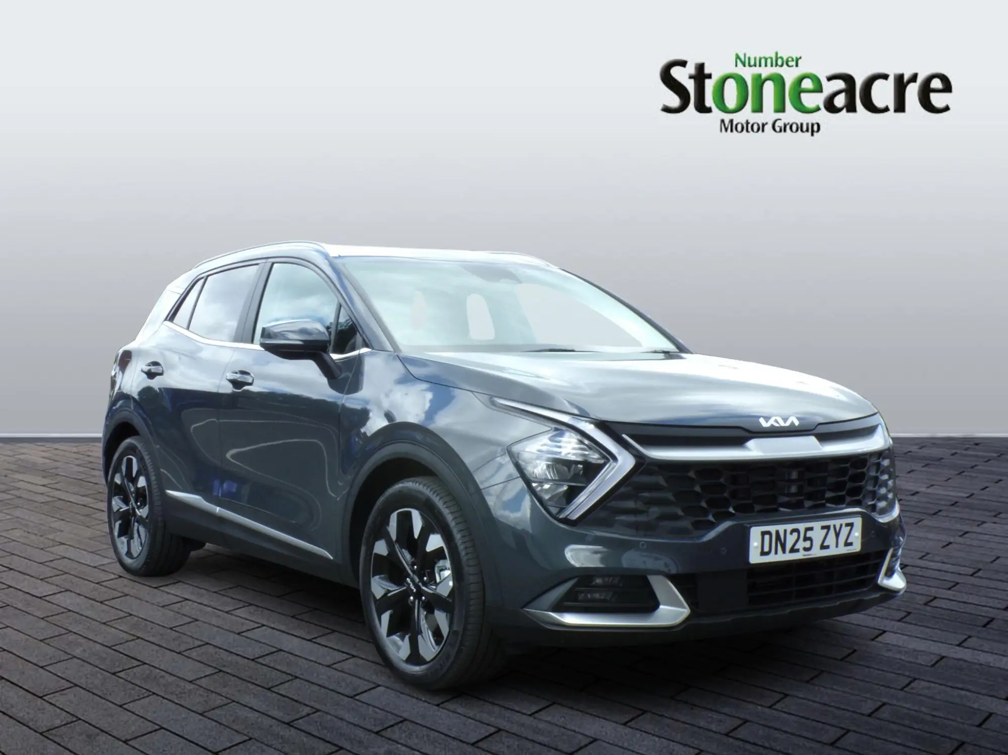 Kia Sportage Plug-In Hybrid 1.6 T-GDi 13.8kWh 3 Auto AWD Euro 6 (s/s) 5dr DN25ZYZ Image 1