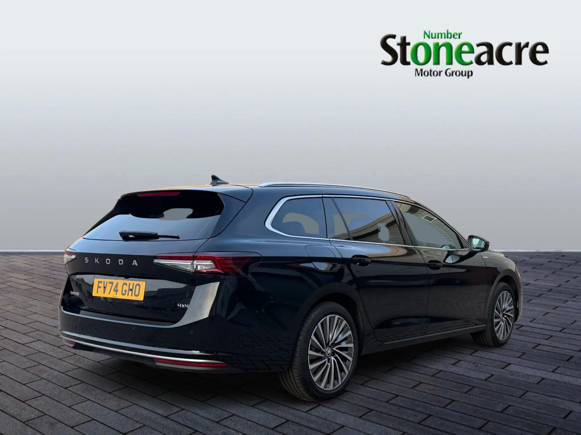 Skoda Superb 2.0 TDI Laurin & Klement DSG 4WD Euro 6 (s/s) 5dr FV74GHO Image 3