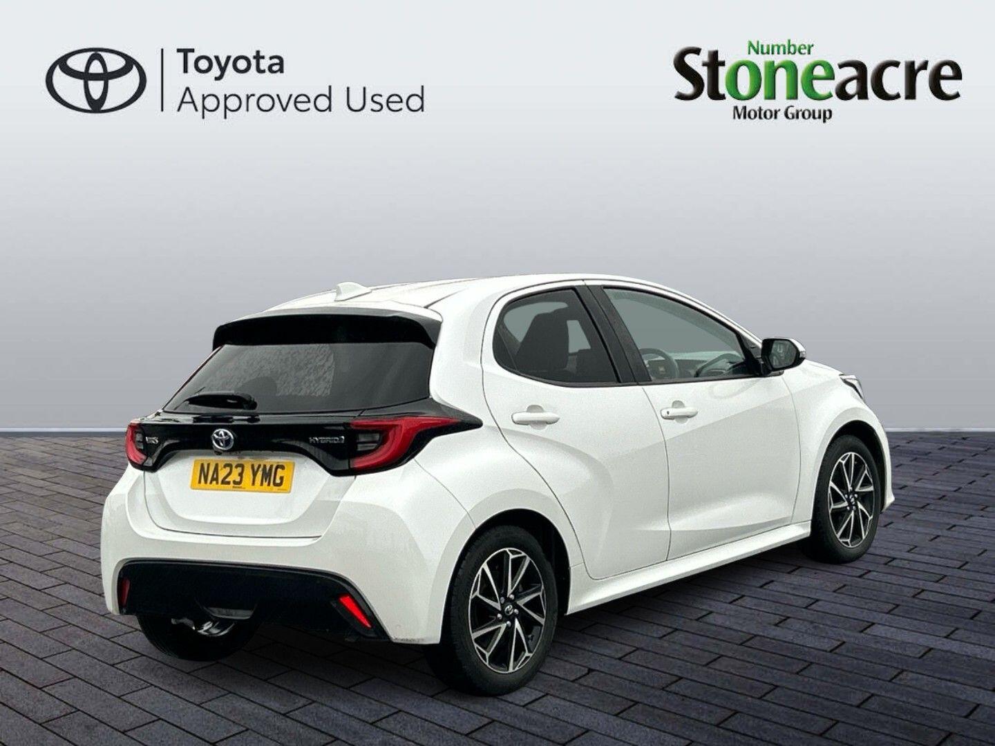 Toyota Yaris 1.5 Hybrid Design 5dr CVT NA23YMG Image 3