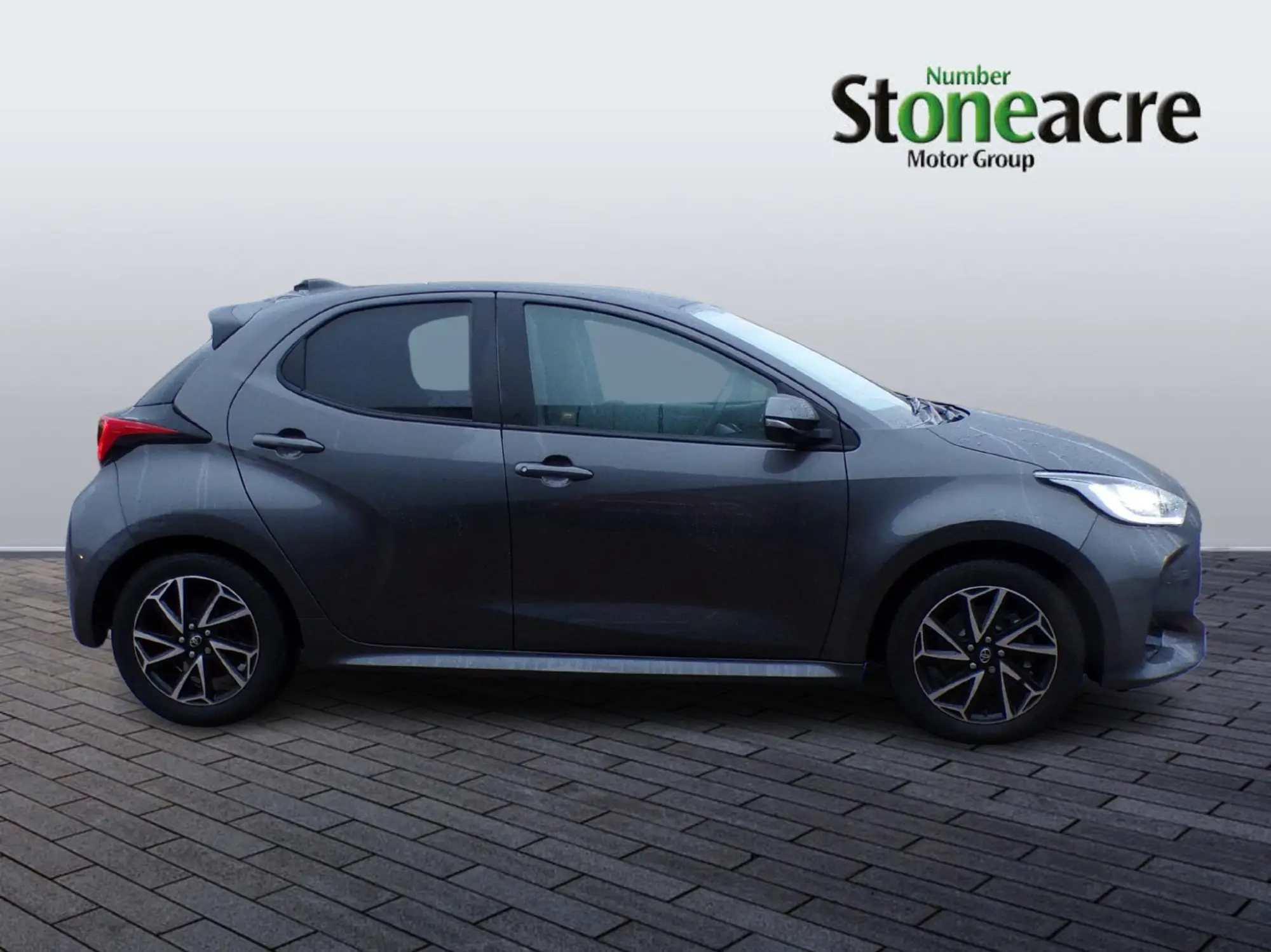 Toyota Yaris 1.5 Hybrid Design 5dr CVT NX22WWO Image 2