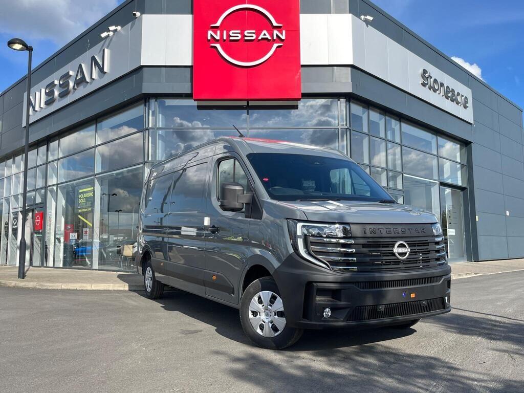 Nissan Interstar 2.0 dCi 35 Tekna L3 Medium Roof Euro 6 (s/s) 4dr Image 1