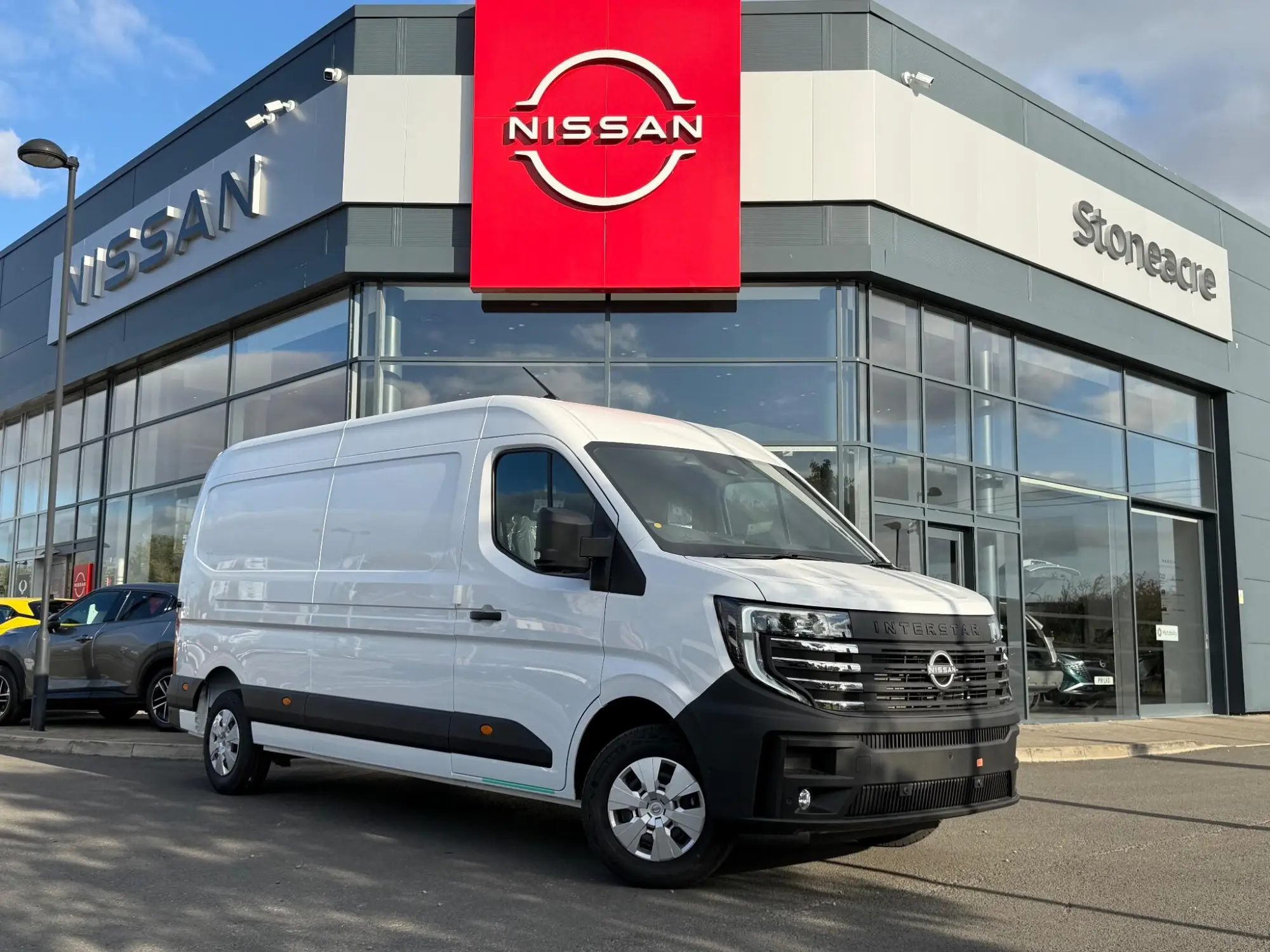 Nissan Interstar Image 1