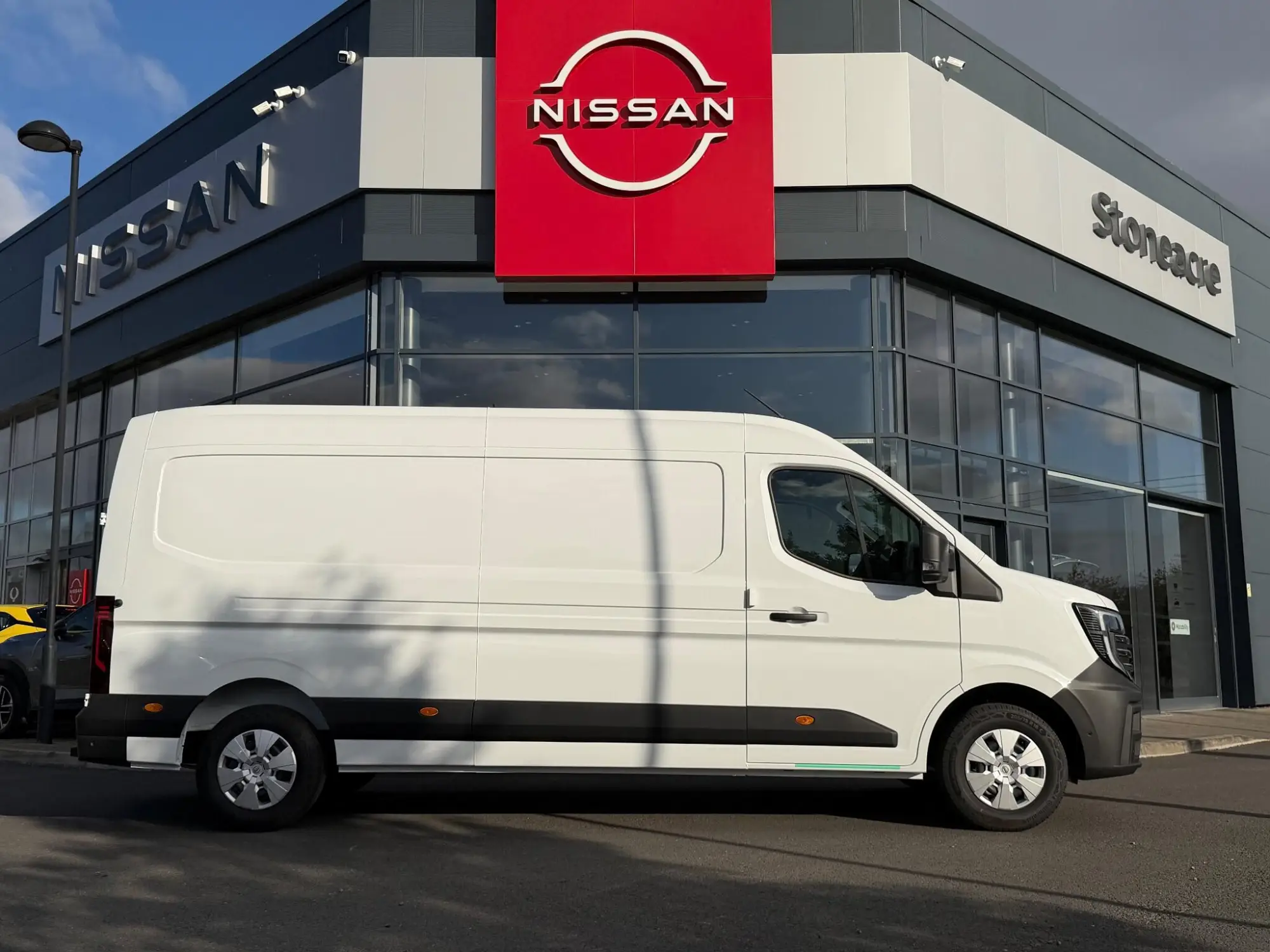 Nissan Interstar Image 2