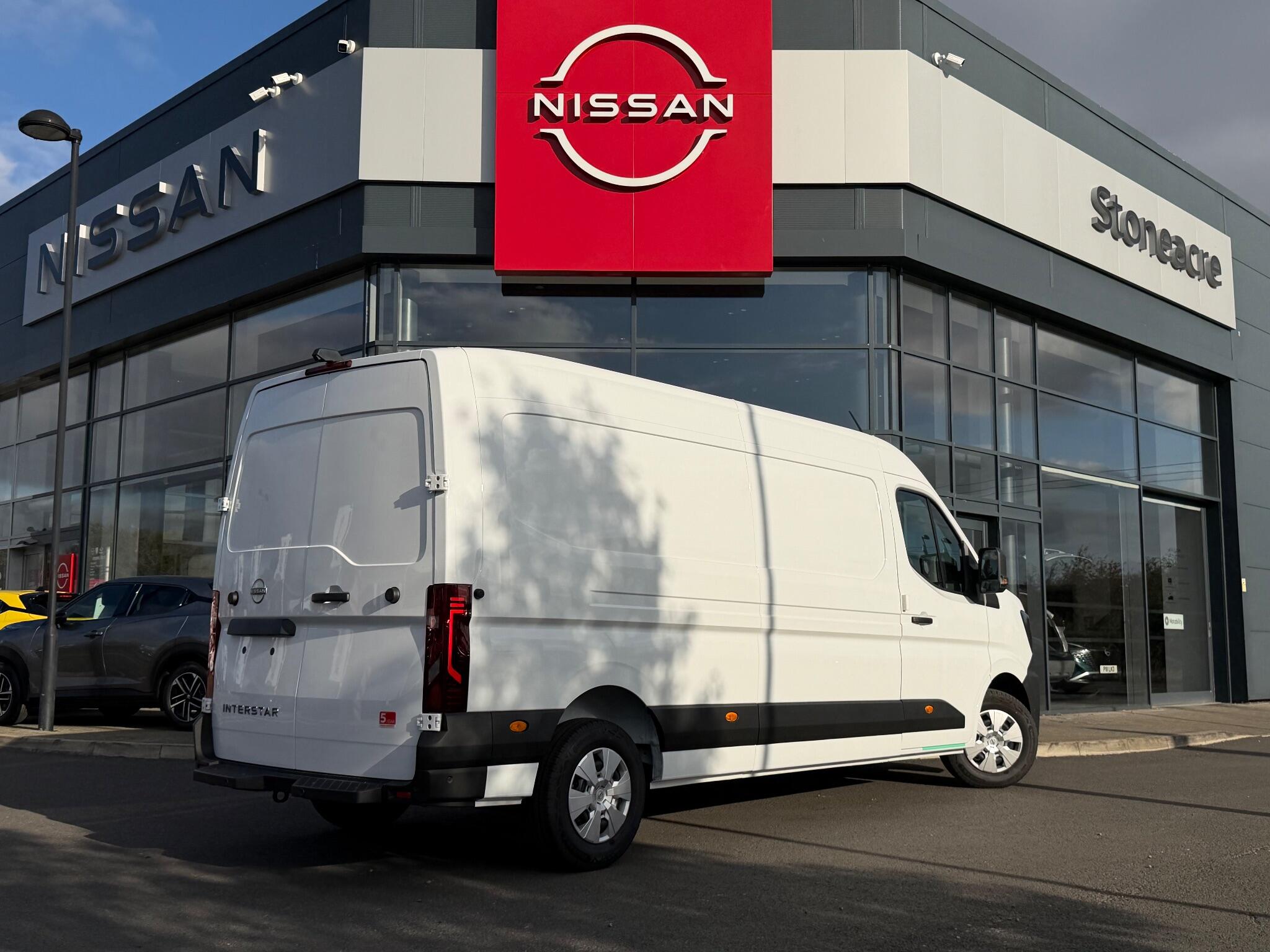 Nissan Interstar 2.0 dCi 35 Tekna L3 H2 Euro 6 (s/s) 4dr Image 3