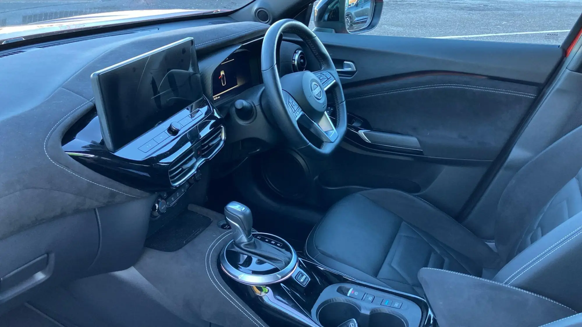 Nissan Juke 1.6 Tekna+ Auto Euro 6 5dr OW74HGE Image 3