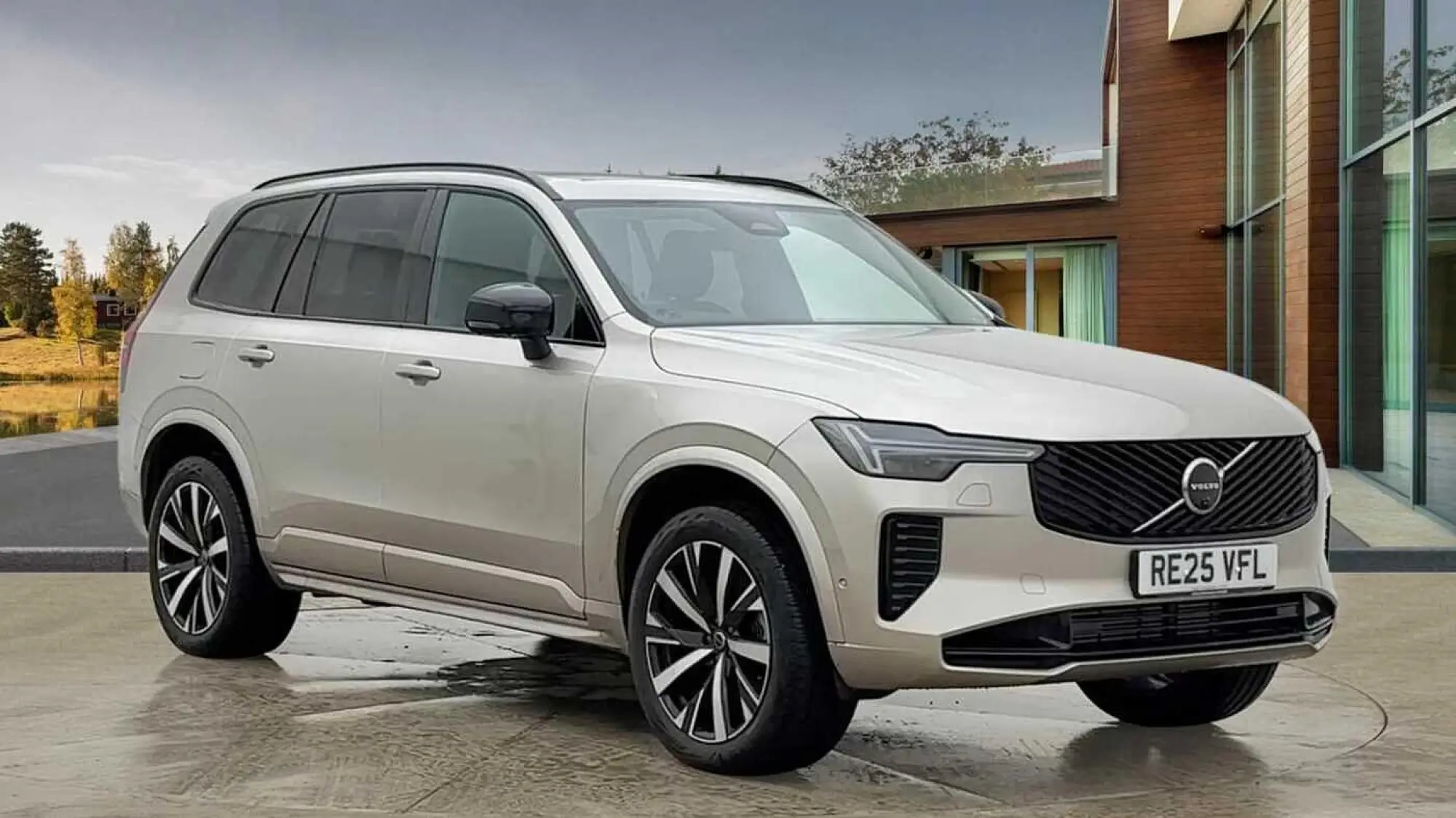 Volvo XC90 2.0 T8 18.8kWh Plus Auto 4WD Euro 6 (s/s) 5dr RE25VFL Image 1