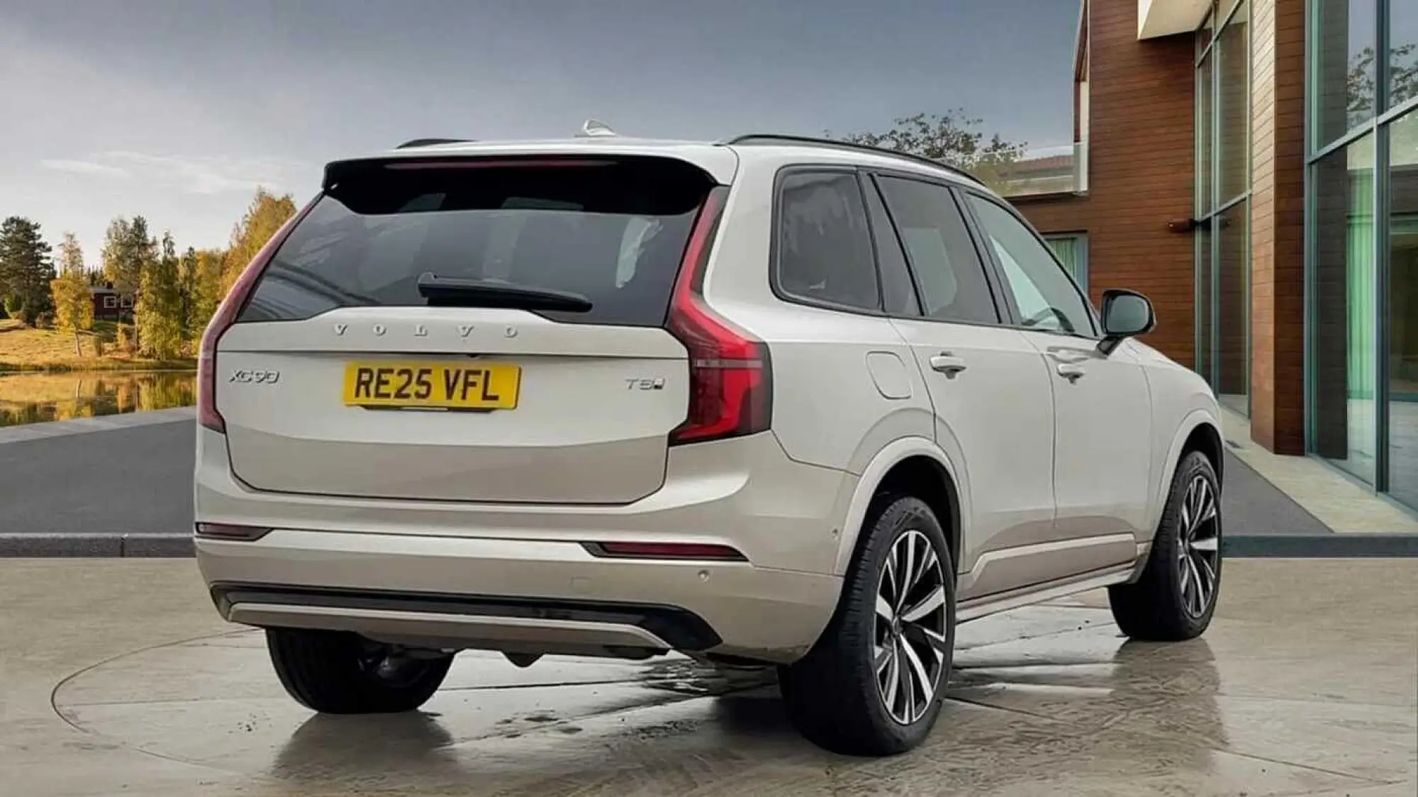 Volvo XC90 2.0 T8 18.8kWh Plus Auto 4WD Euro 6 (s/s) 5dr RE25VFL Image 3