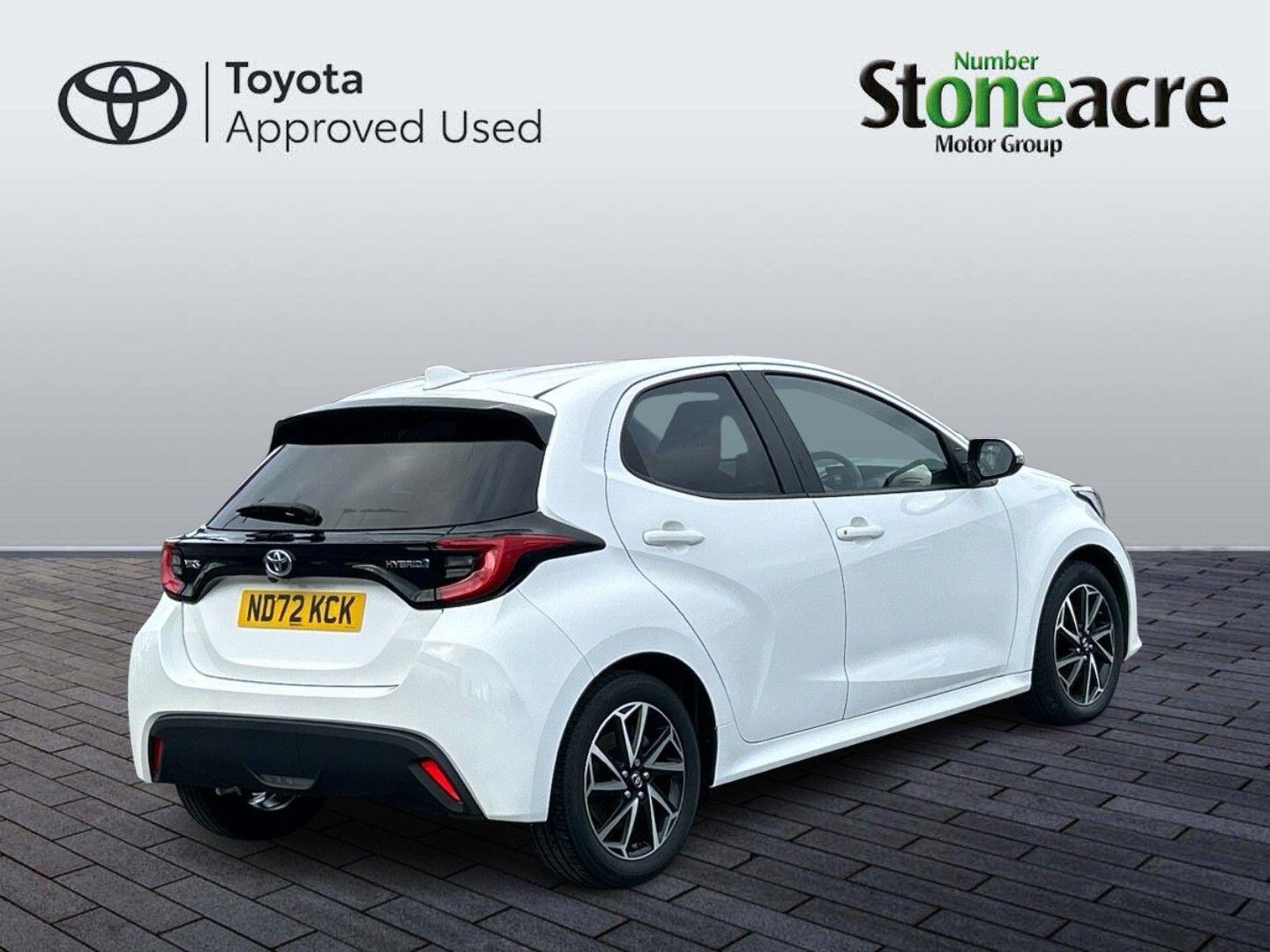 Toyota Yaris 1.5 Hybrid Design 5dr CVT ND72KCK Image 3