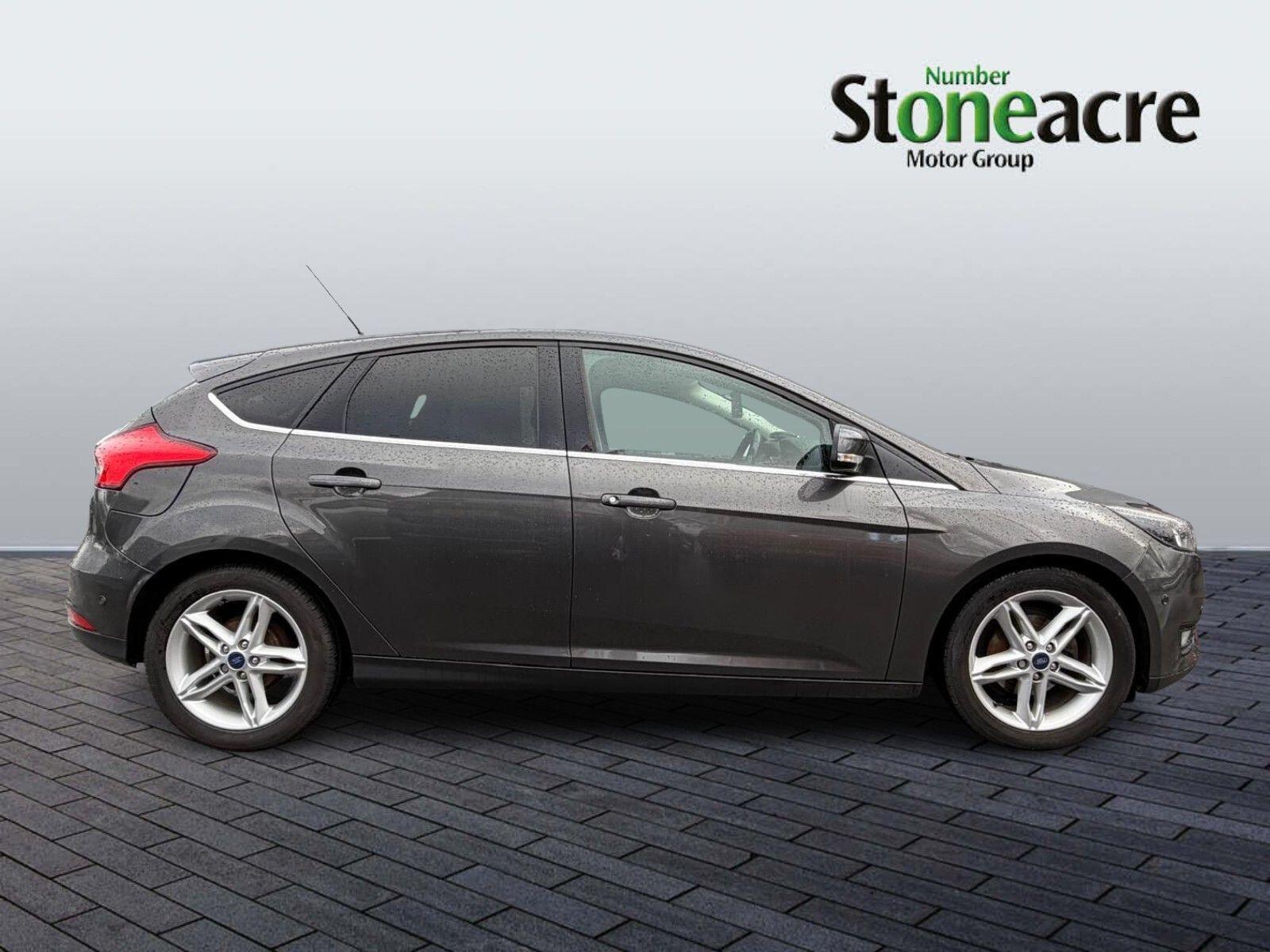 Ford Focus 1.0T EcoBoost Zetec Euro 6 (s/s) 5dr YP64NNK Image 2