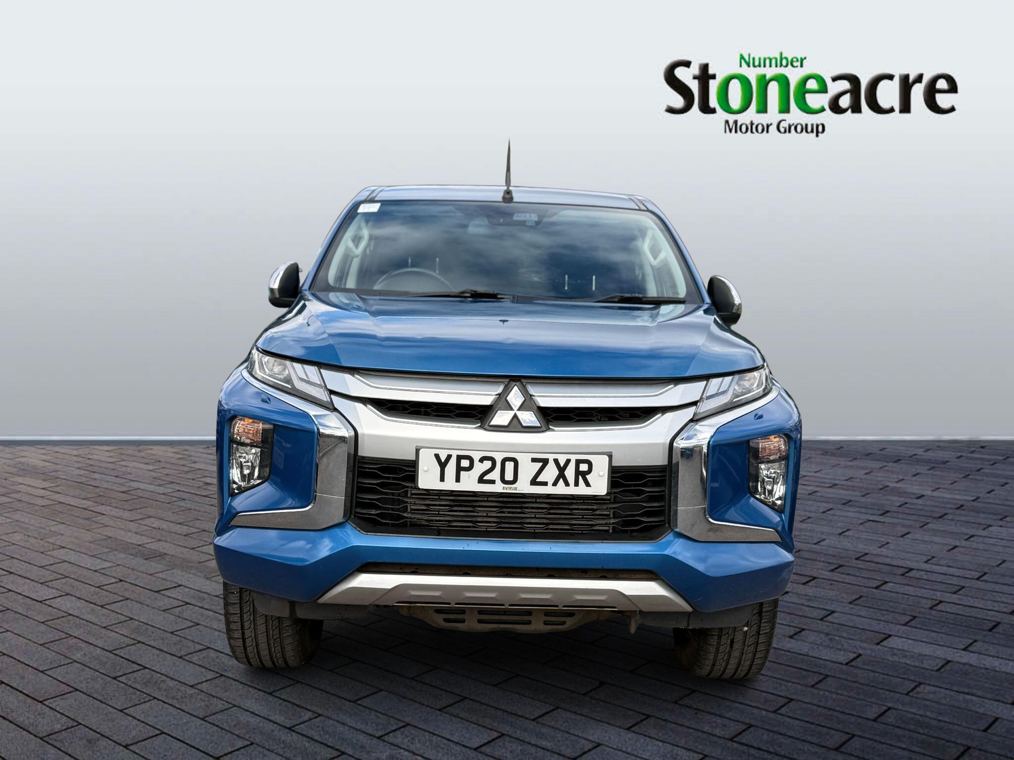 Mitsubishi L200 2.2 DI-D DC Barbarian 4WD Euro 6 (s/s) 4dr YP20ZXR Image 2